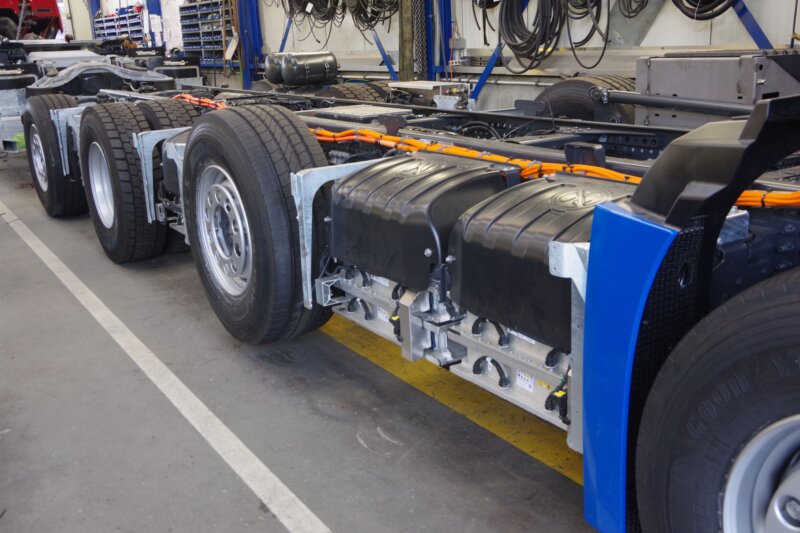 VT 8x2 accu's tussen de wielen rv.