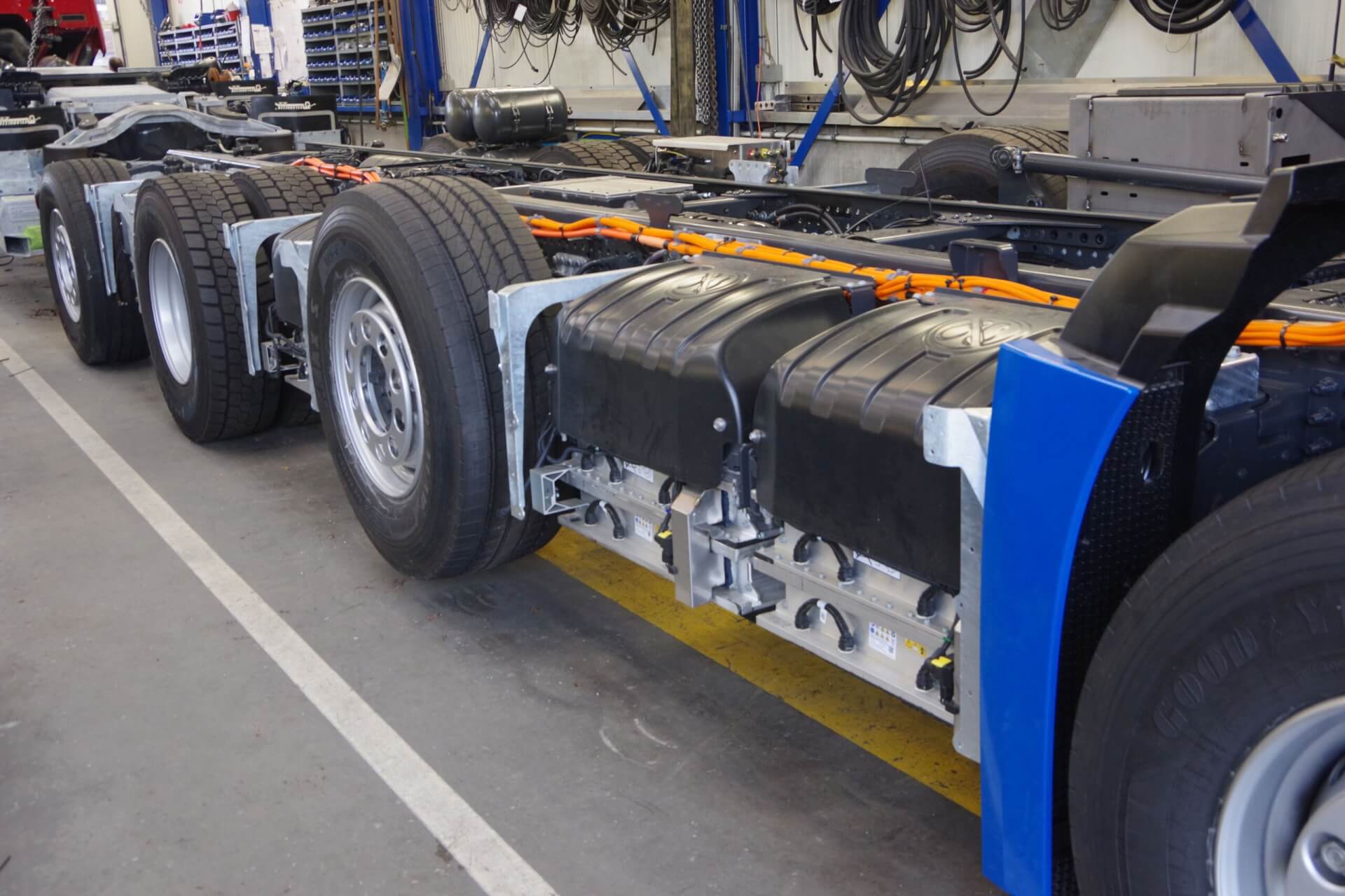 VT 8x2 accu's tussen de wielen rv.