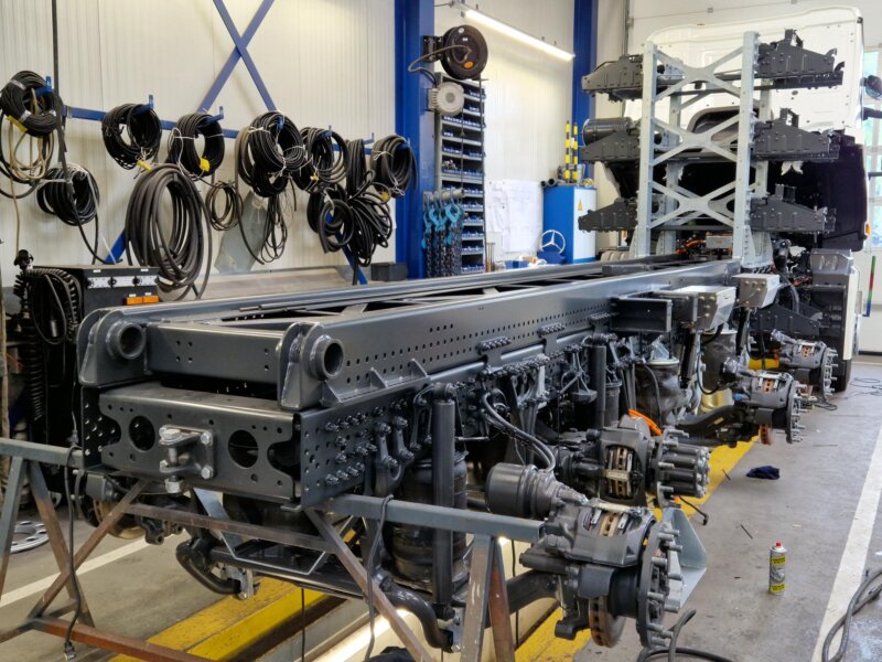 Veldhuizen Trucks 5-asser tijdens bouw ra