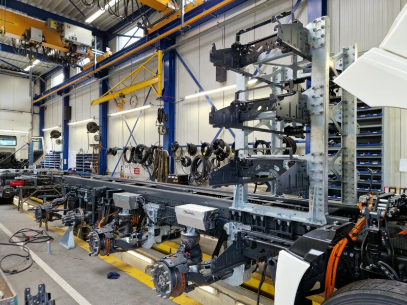 Veldhuizen Trucks 5-asser tijdens bouw rv