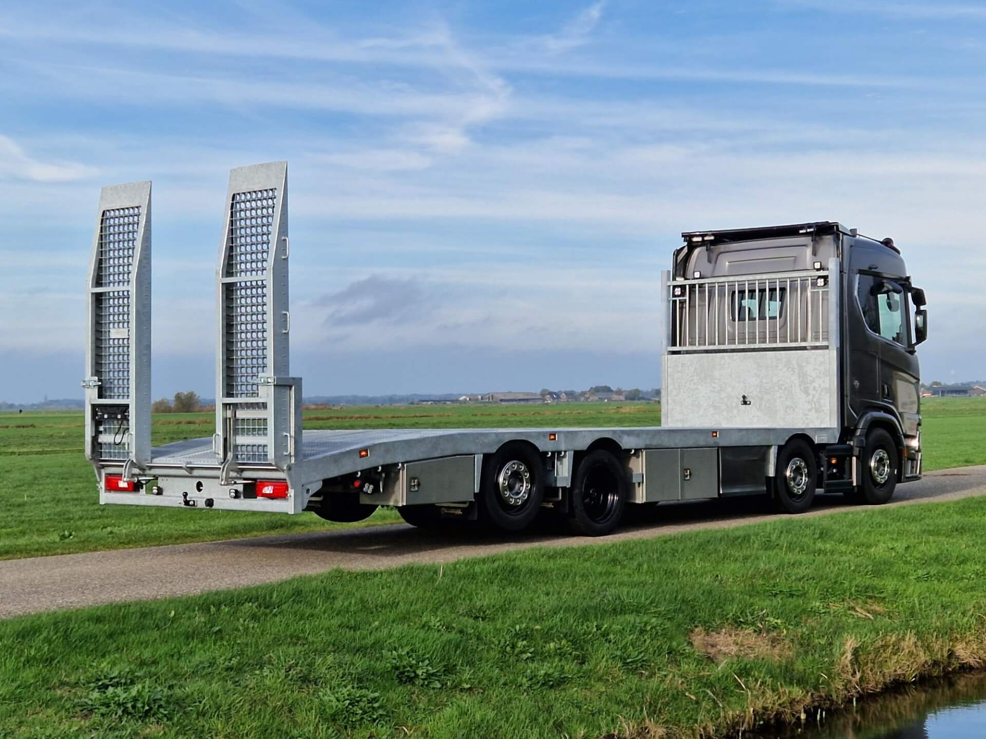 Veldhuizen_SCANIA_8x2_Safety-control ra