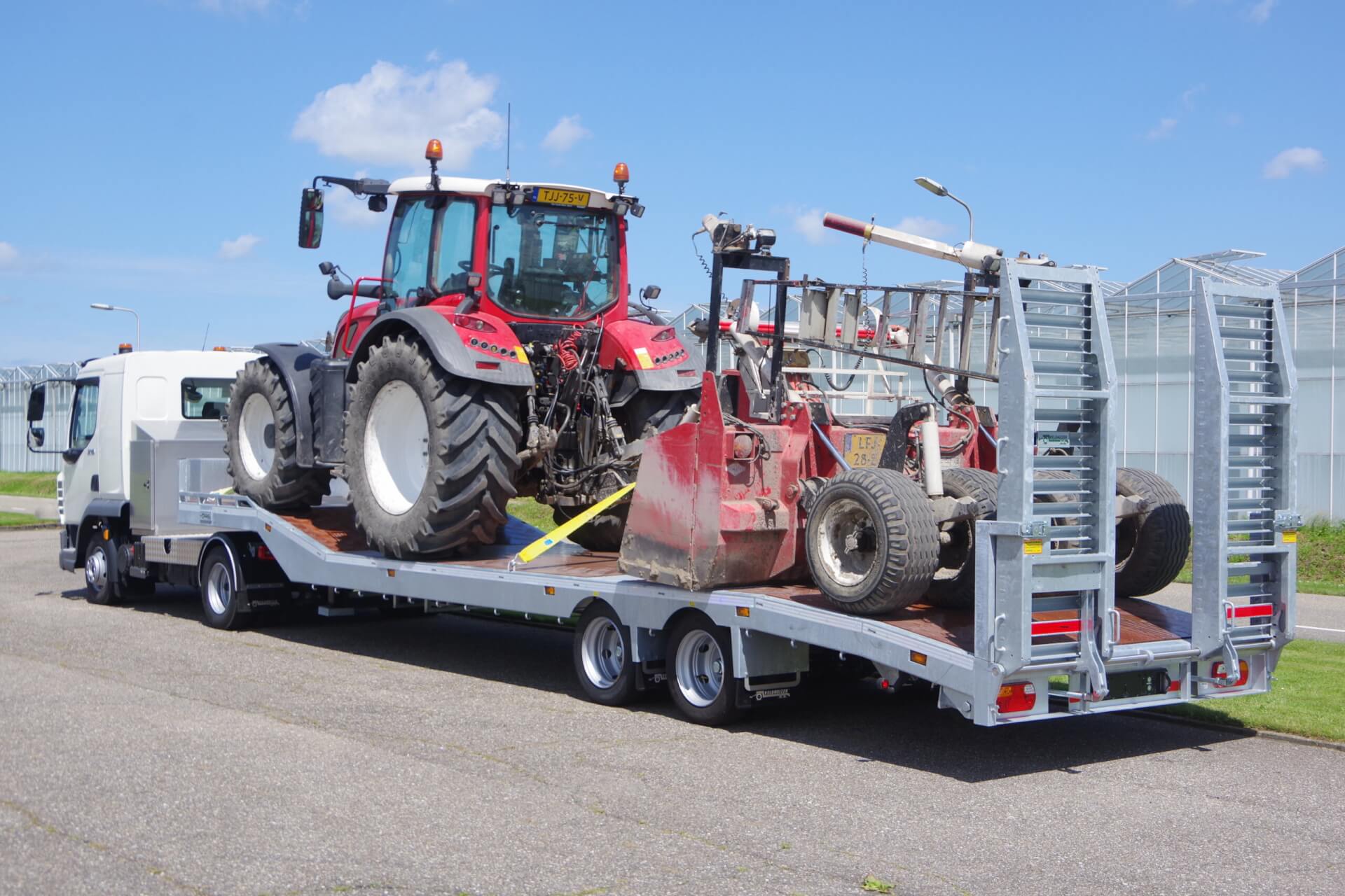XB-trekker met 10,5m semidieplader 716 la 2