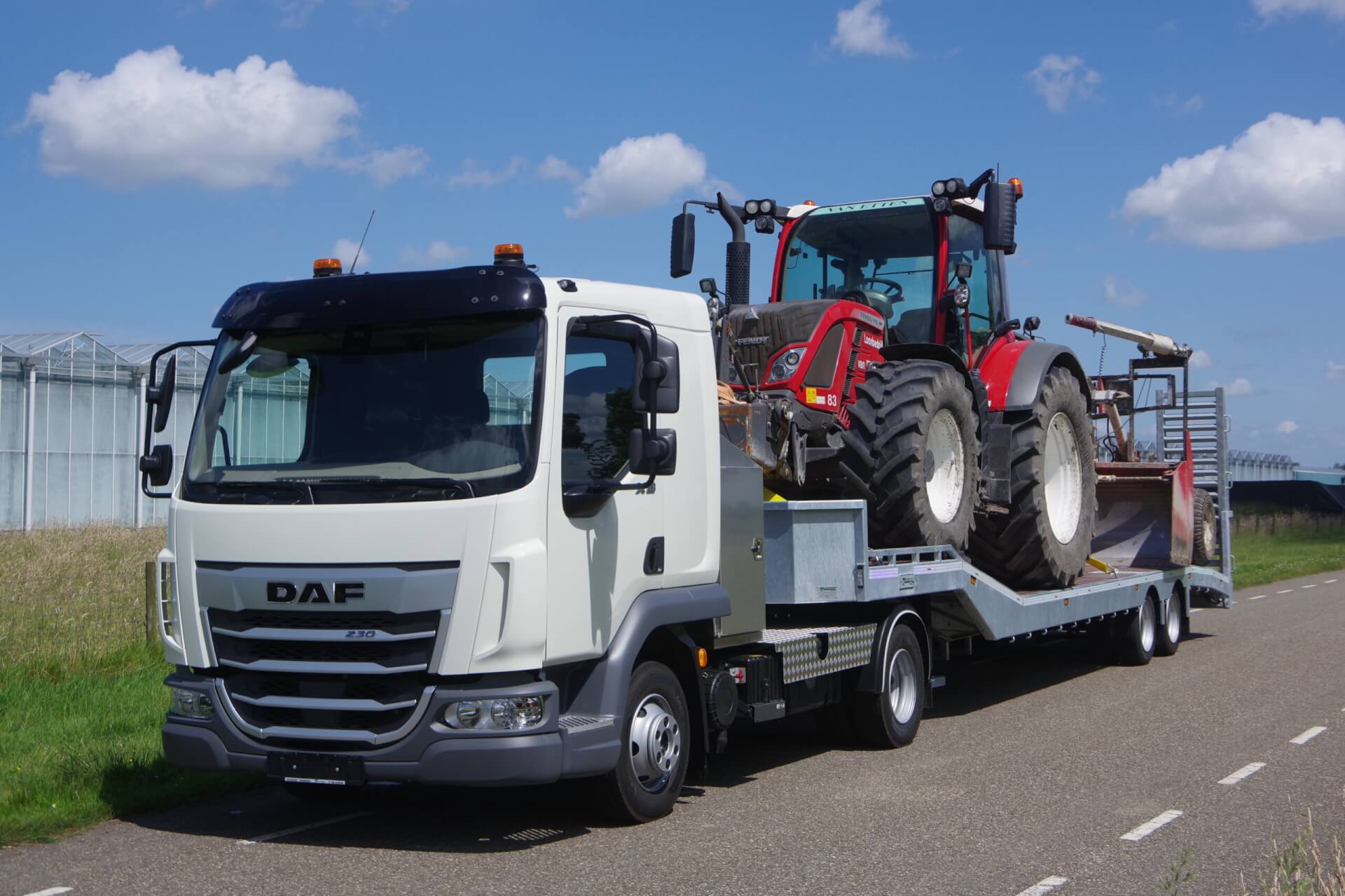 XB-trekker met 10,5m semidieplader 716 lv 10