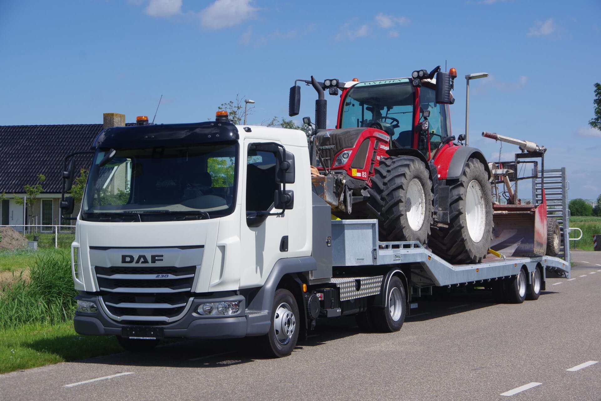 XB-trekker met 10,5m semidieplader 716 lv 7