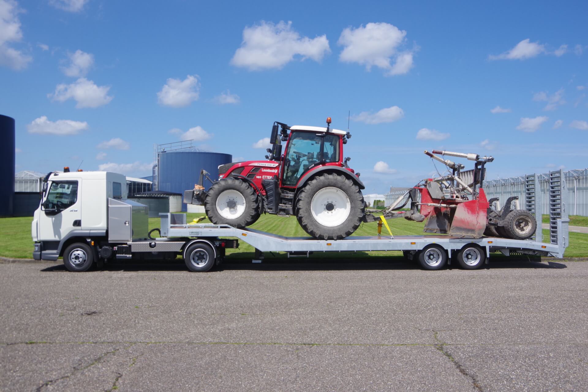 XB-trekker met 10,5m semidieplader 716 lz