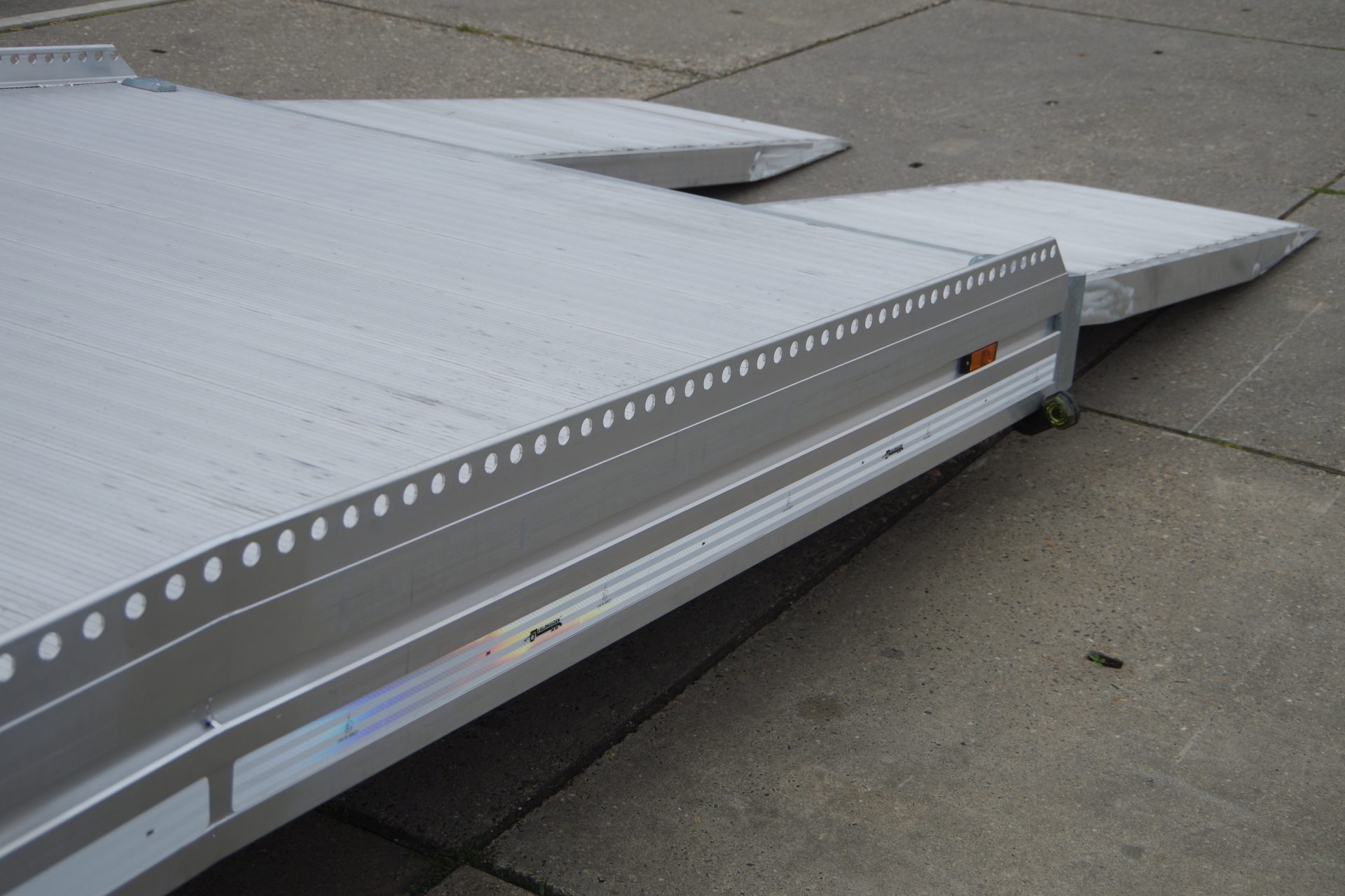 Afgeschuinde achterkant met oprijgoten