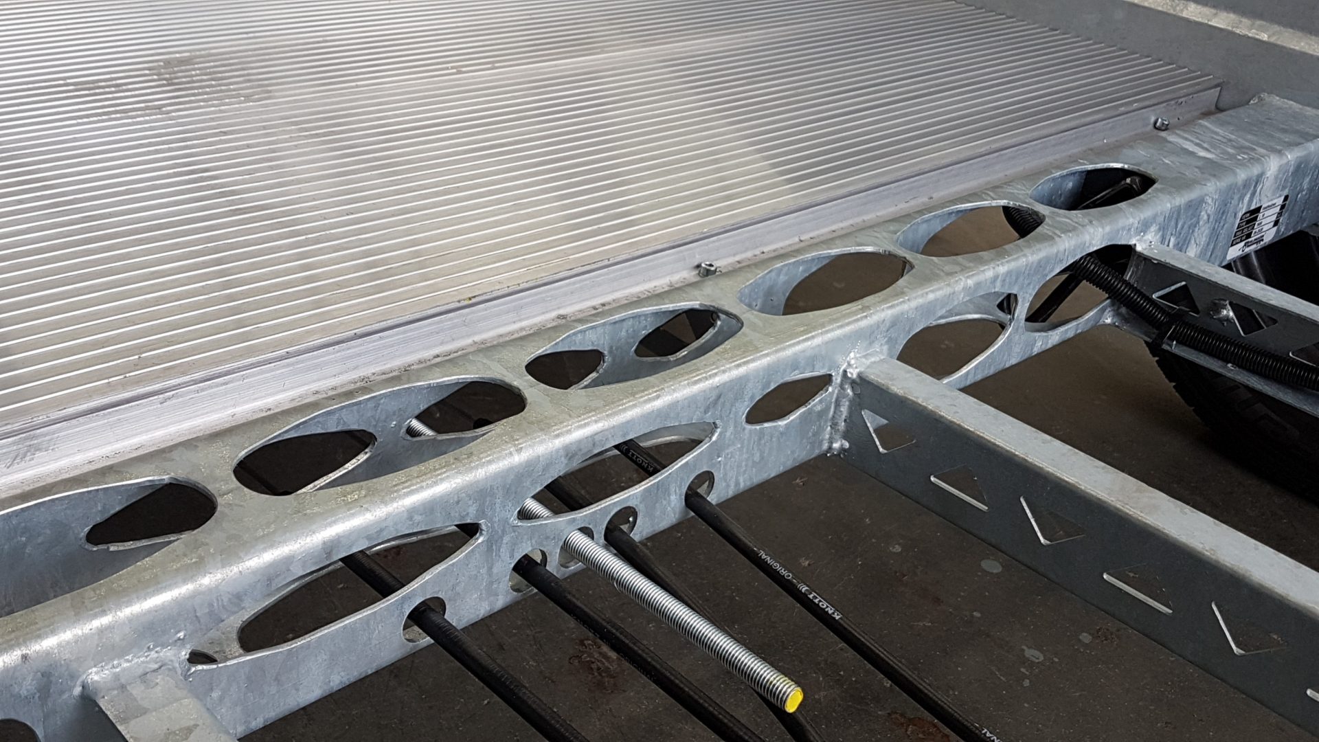 Alu vloerplanken tot voorste as l