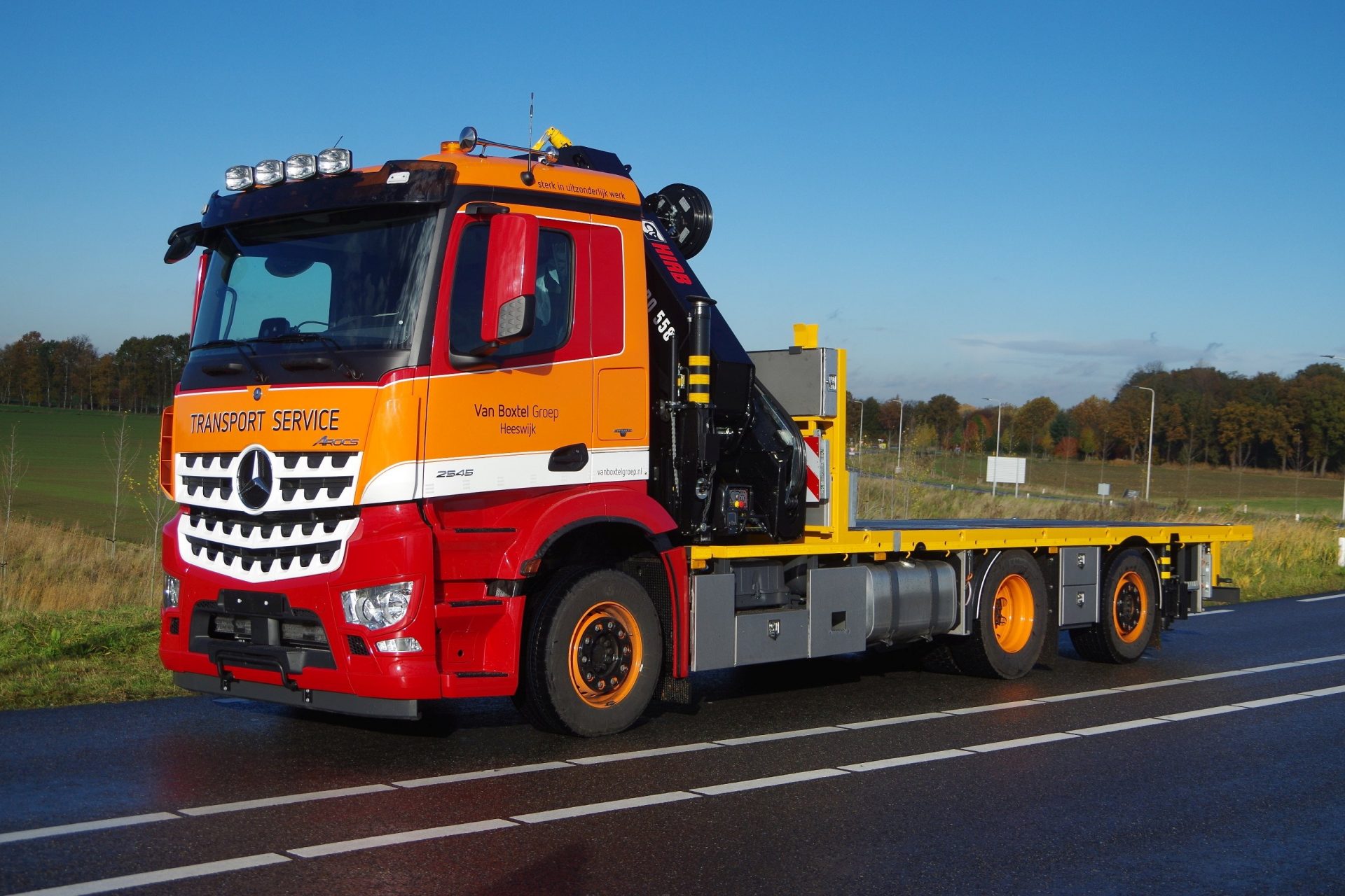 Arocs 3245 van Boxtel met 55 tm Hiab lv 2