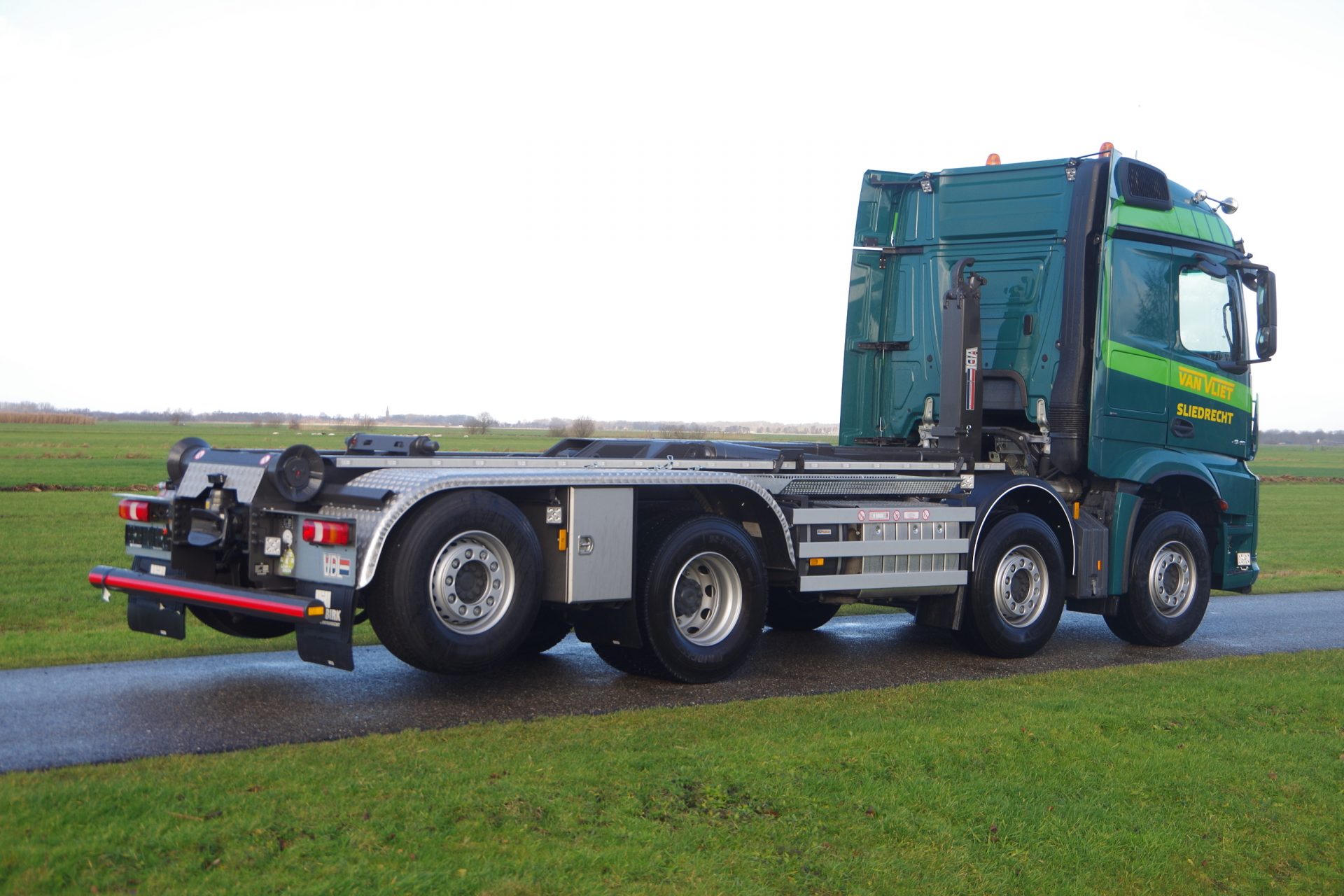 Arocs 4245 Van Vliet met haak ra