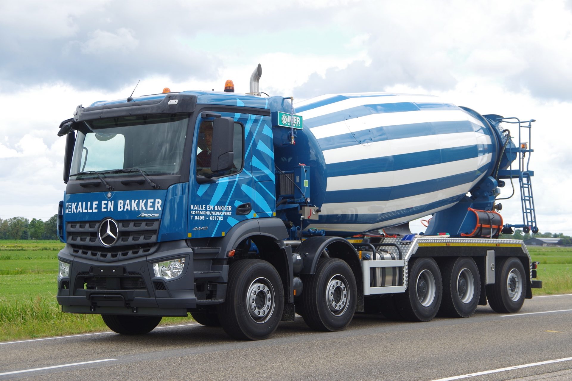 Arocs 4943 met 15M3 Imer Kalle en Bakker lv 5
