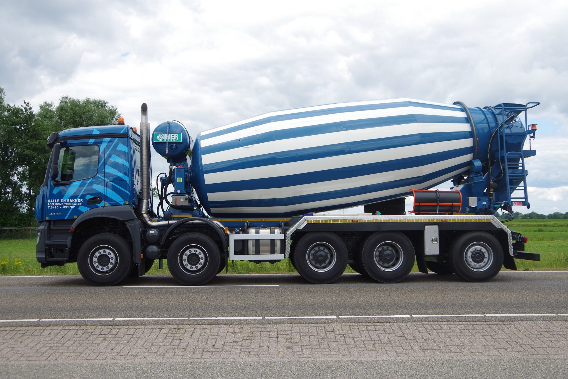 Arocs 4943 met 15M3 Imer Kalle en Bakker lz 3