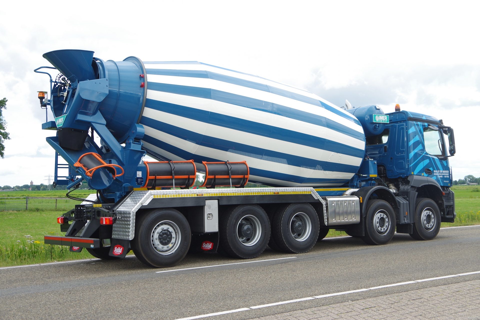 Arocs 4943 met 15M3 Imer Kalle en Bakker ra