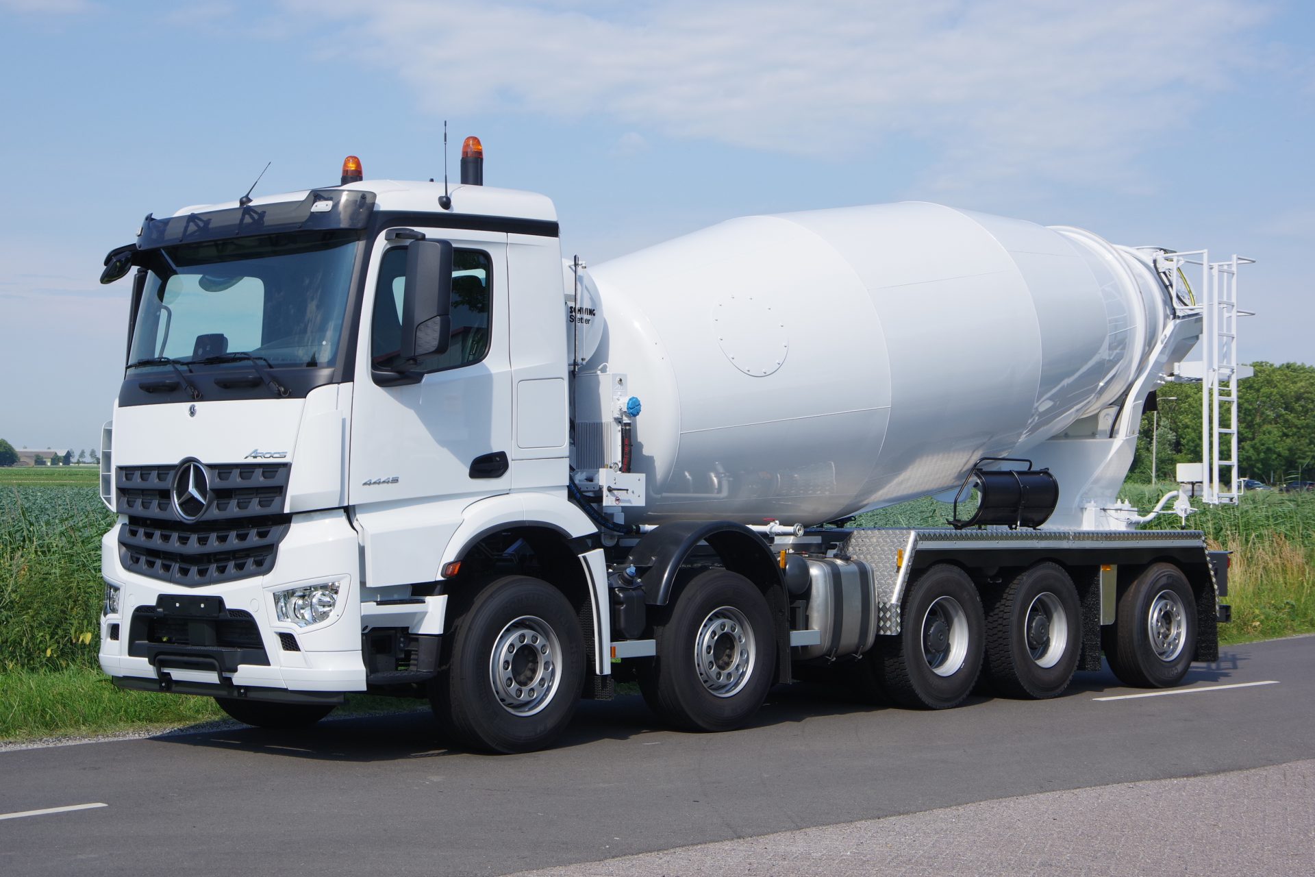 Arocs 4945 met 15M3 Stetter lv 2