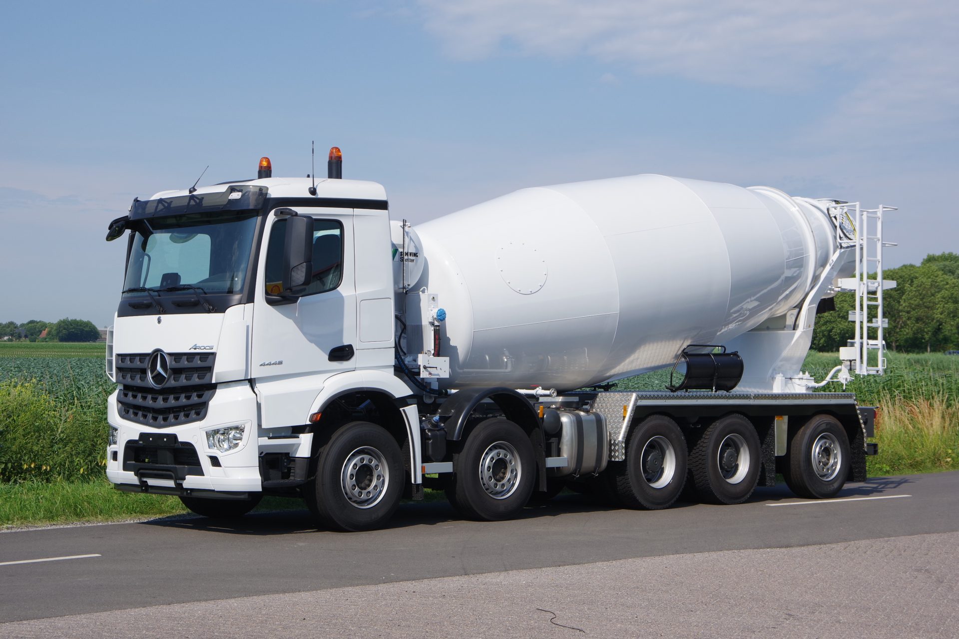 Arocs 4945 met 15M3 Stetter lv 4