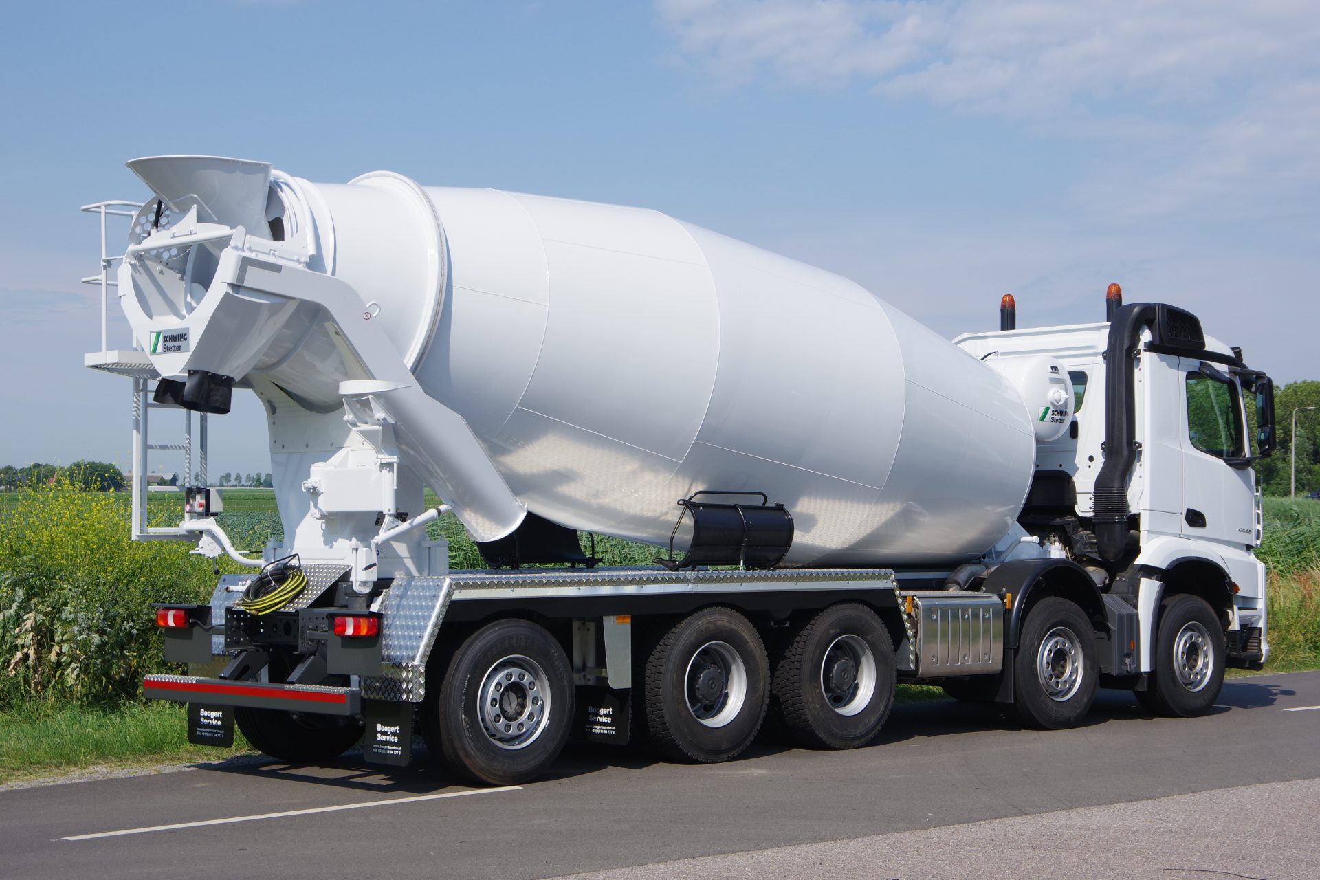 Arocs 4945 met 15M3 Stetter ra 1