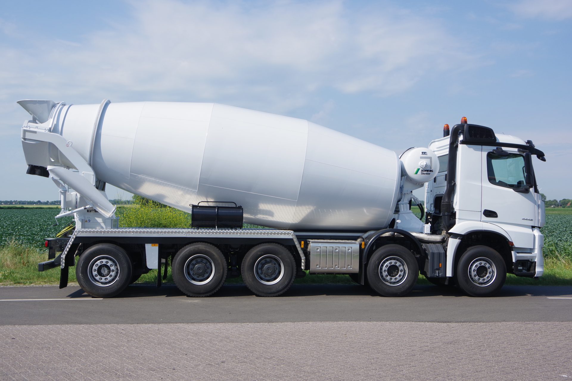 Arocs 4945 met 15M3 Stetter rz