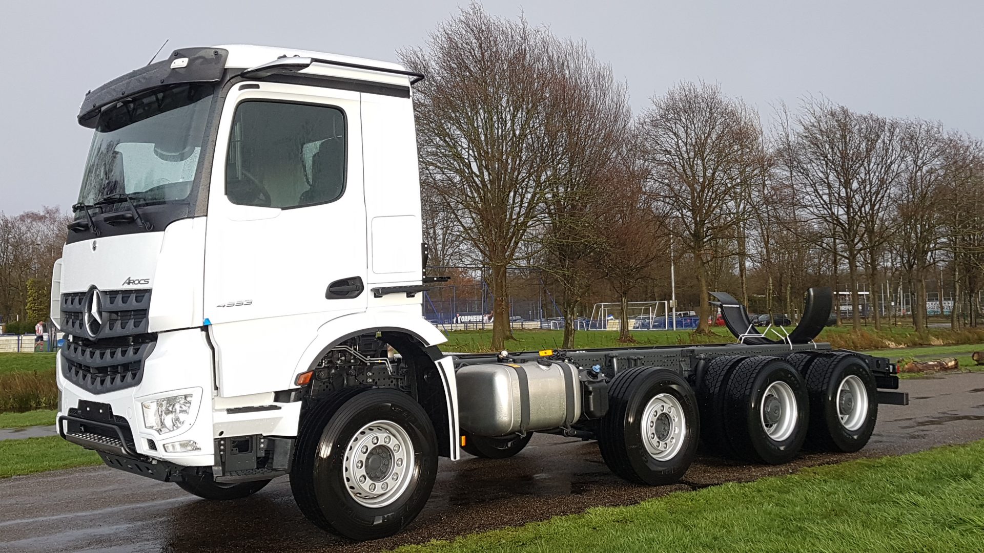 Arocs 8x4 verschoven 2e as lv