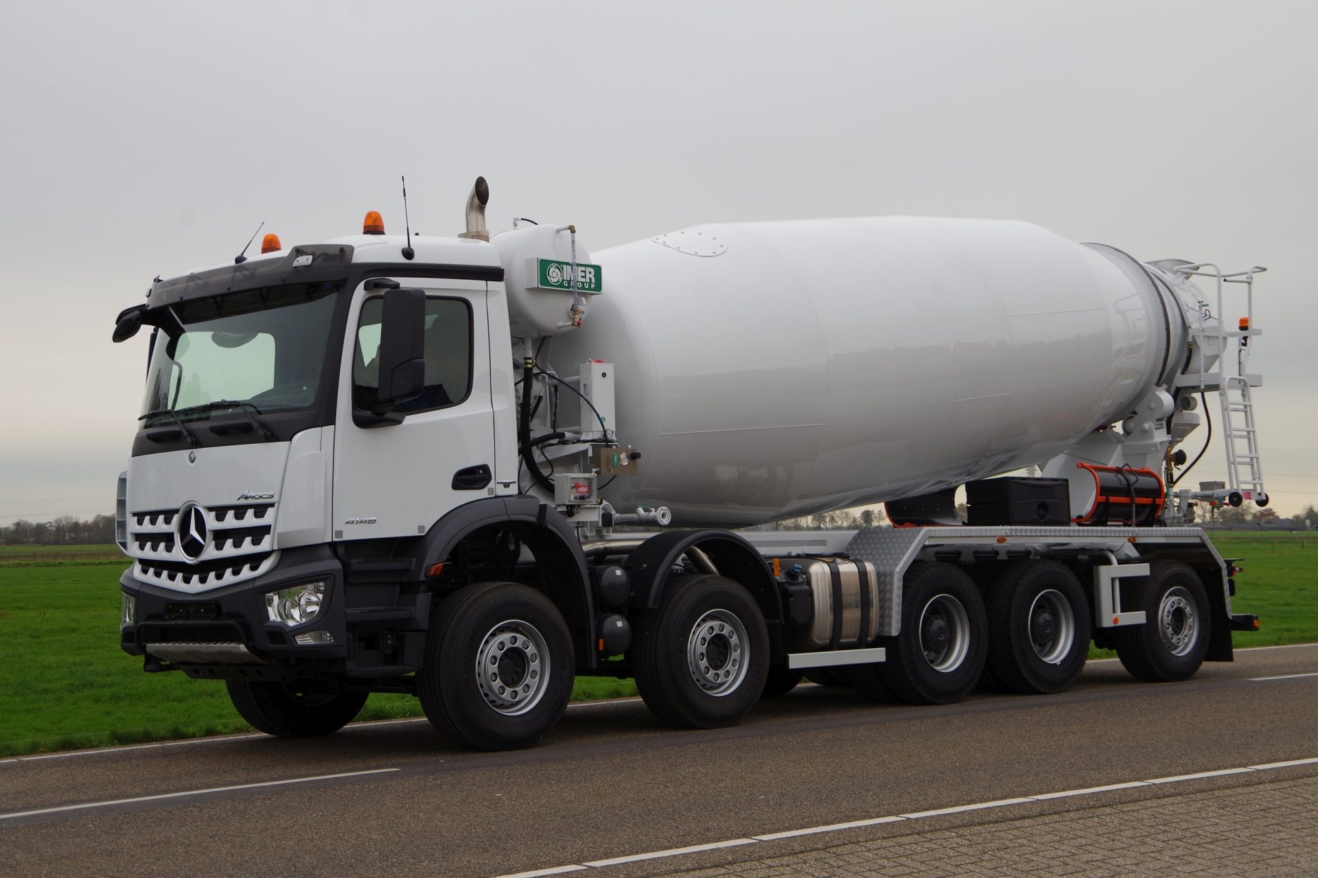 10x4 naloop Arocs 10x4 met Imer mixer lv 4