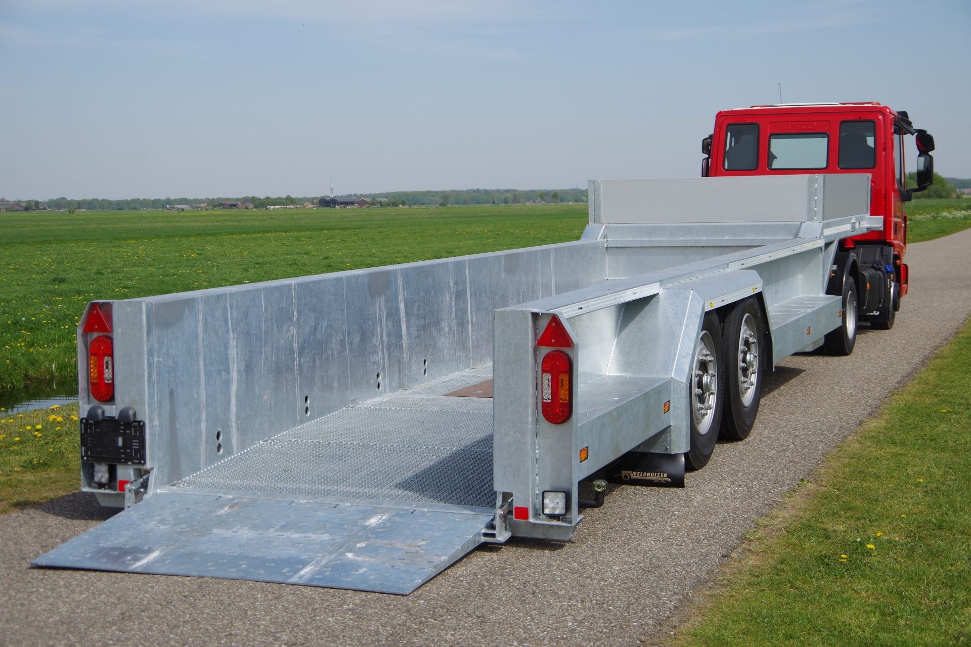 Cargo 100 E 22 met 7,5m dieplaad oplegger 25 T ar open 2