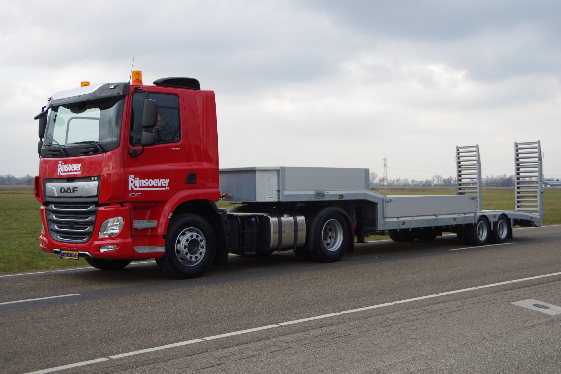 CF 300 Rijnsoever met 7M semi lv 2