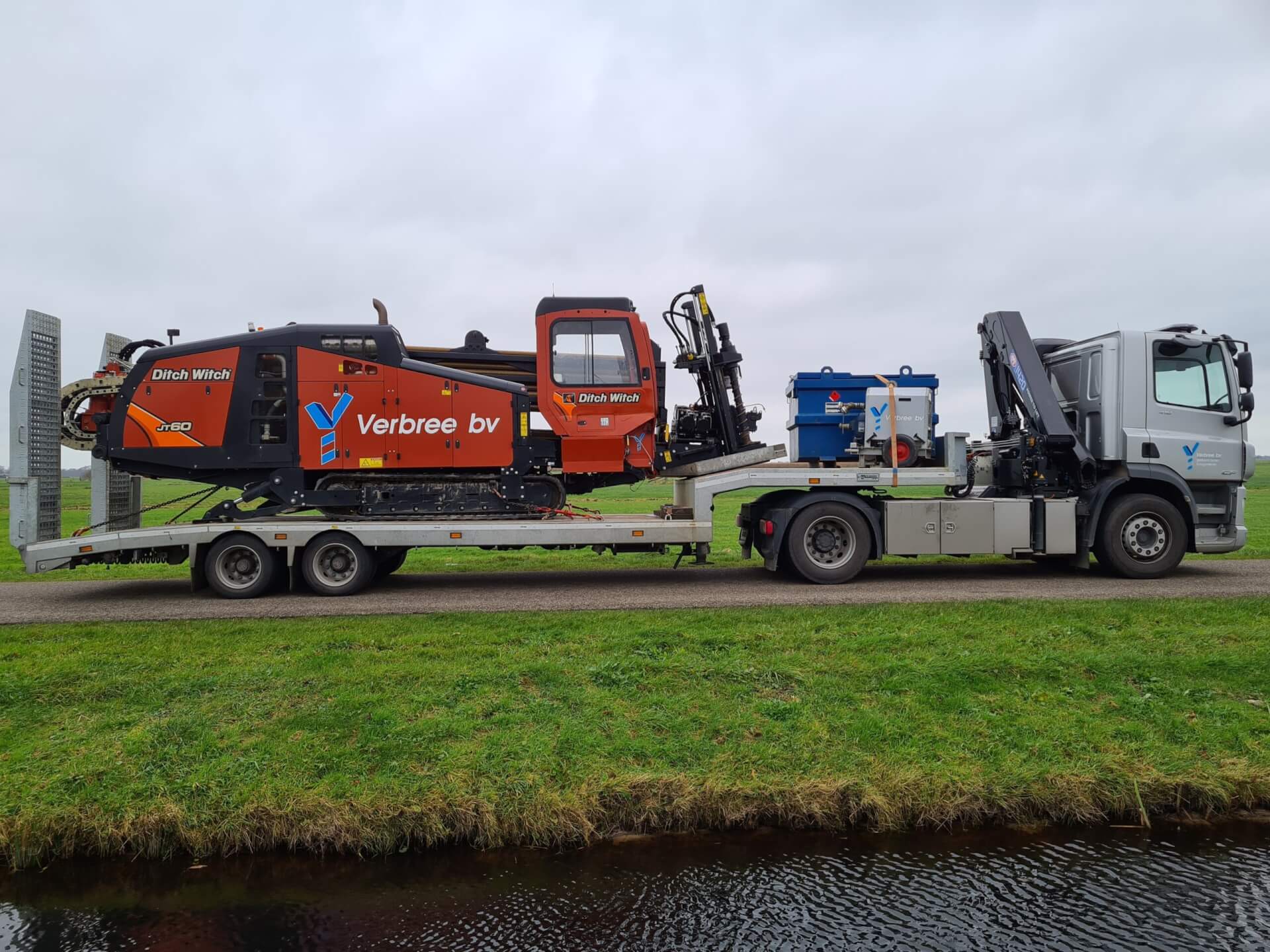 CF 410 met 7M semi Ditch Witch rz 2