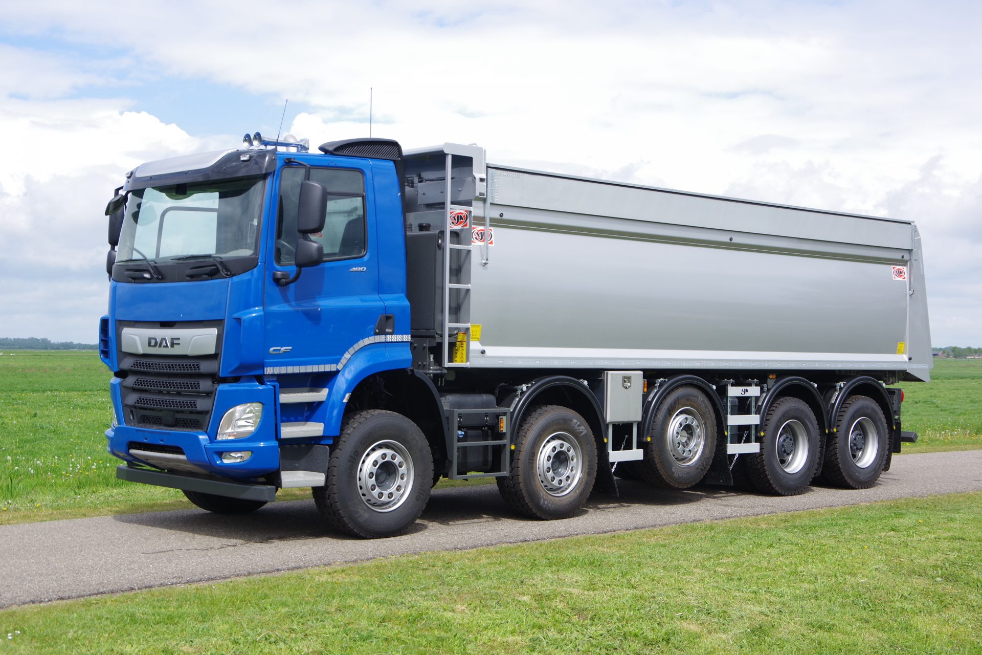 DAF 10x4 met AJK Biemans Grond en Sloopwerken lv 1