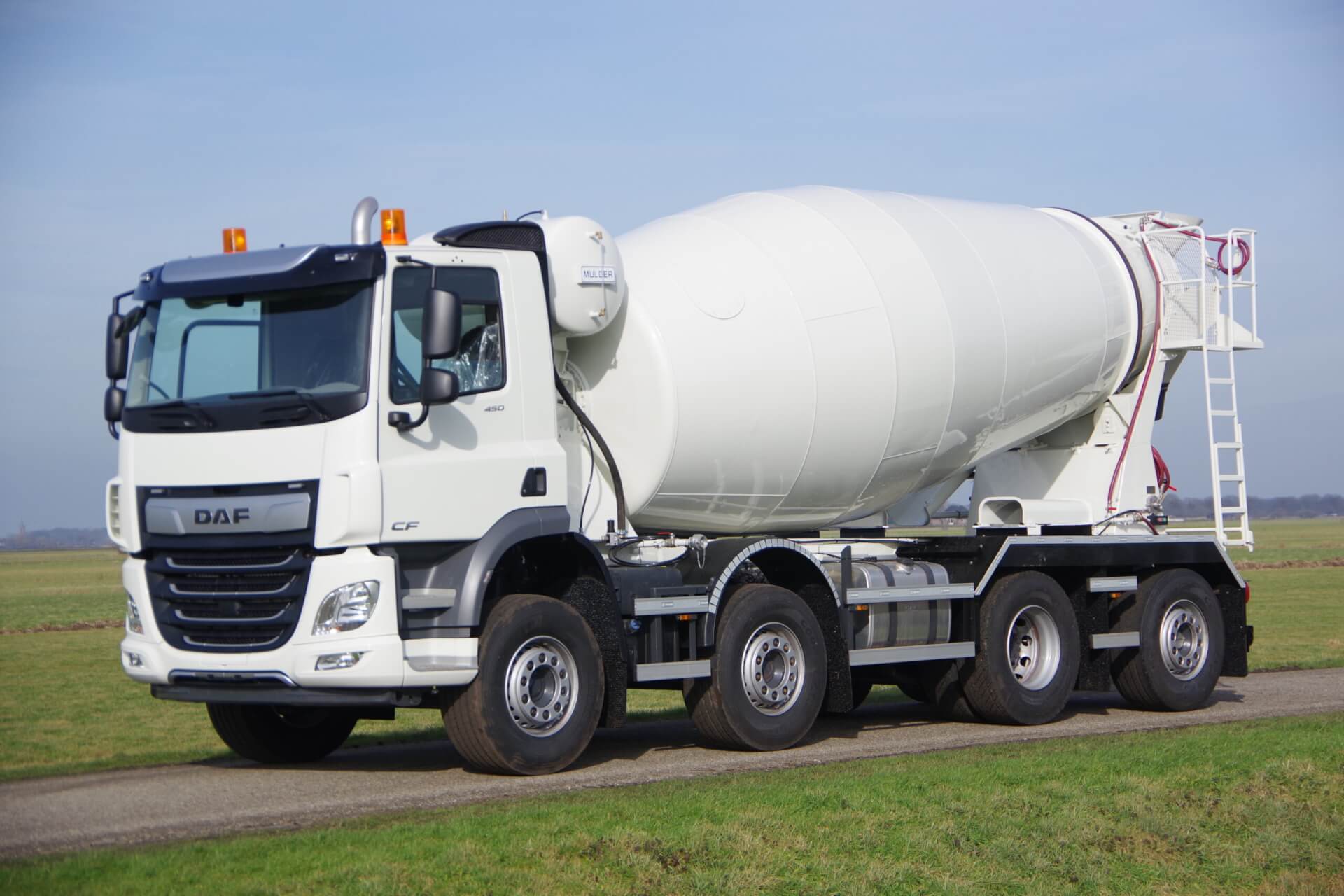 DAF 8x2 Wide Spread met 12M3 Mulder lv 6