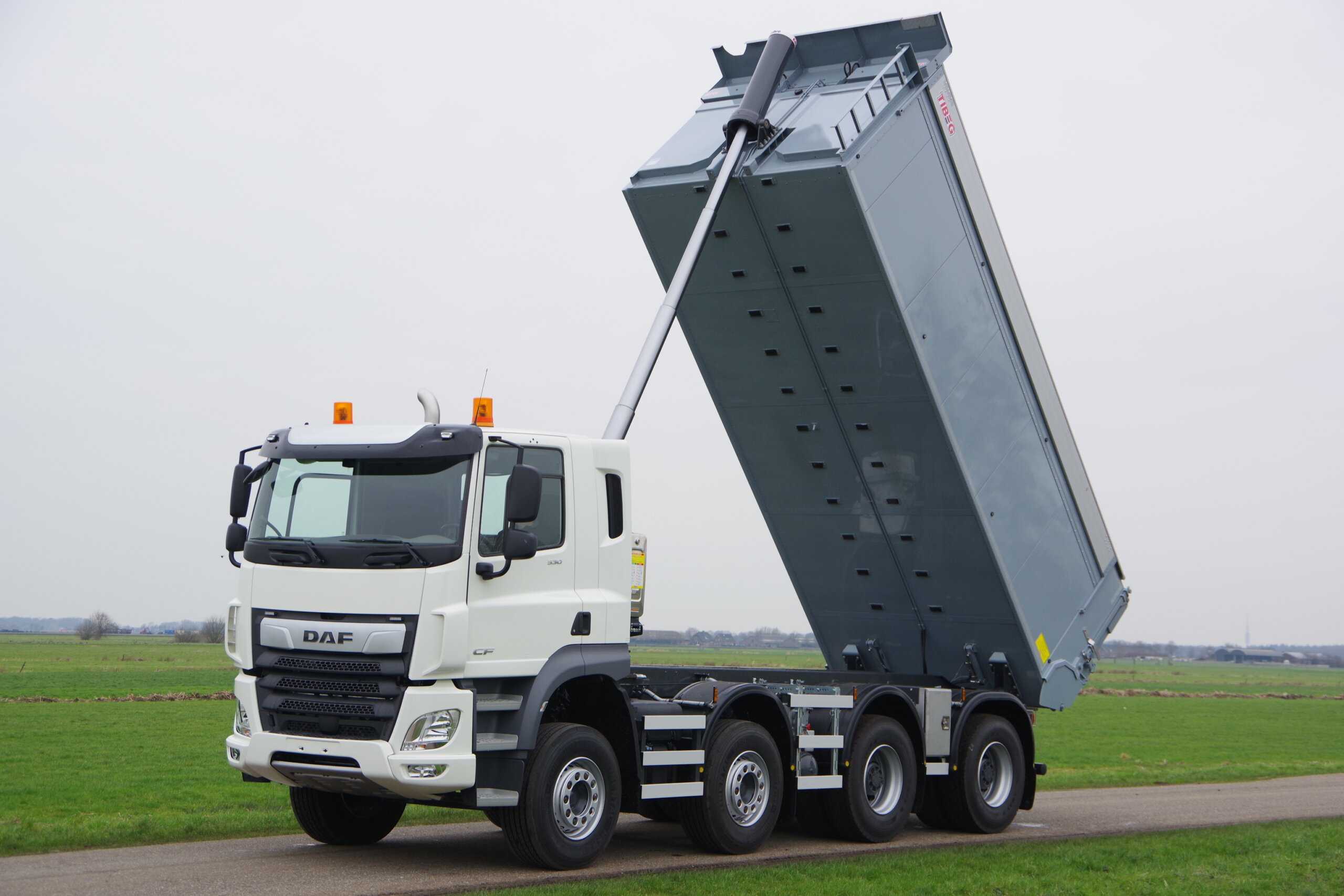 DAF 8x4 Wide Spread met TIBEG kip 3