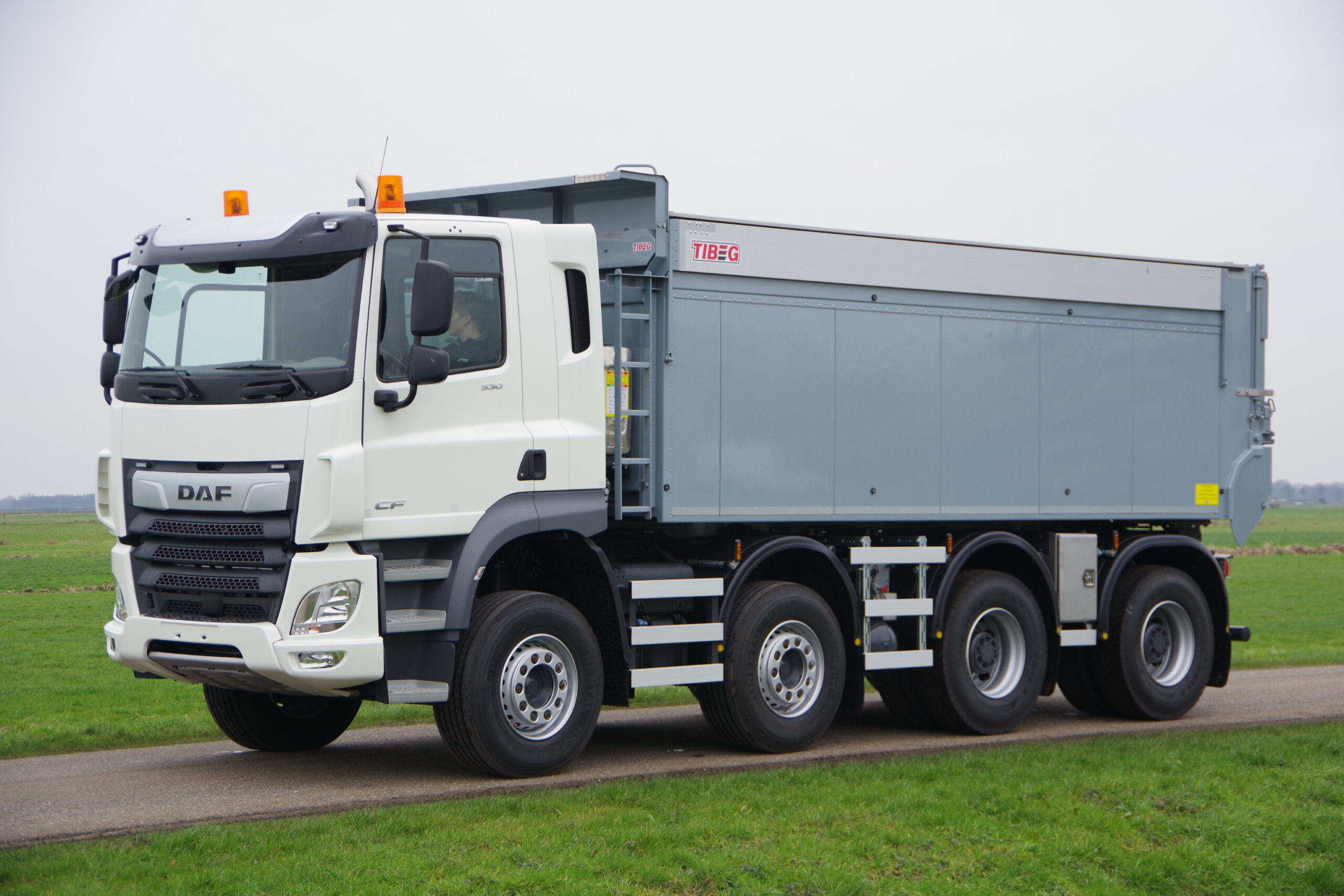 DAF 8x4 Wide Spread met TIBEG lv 1