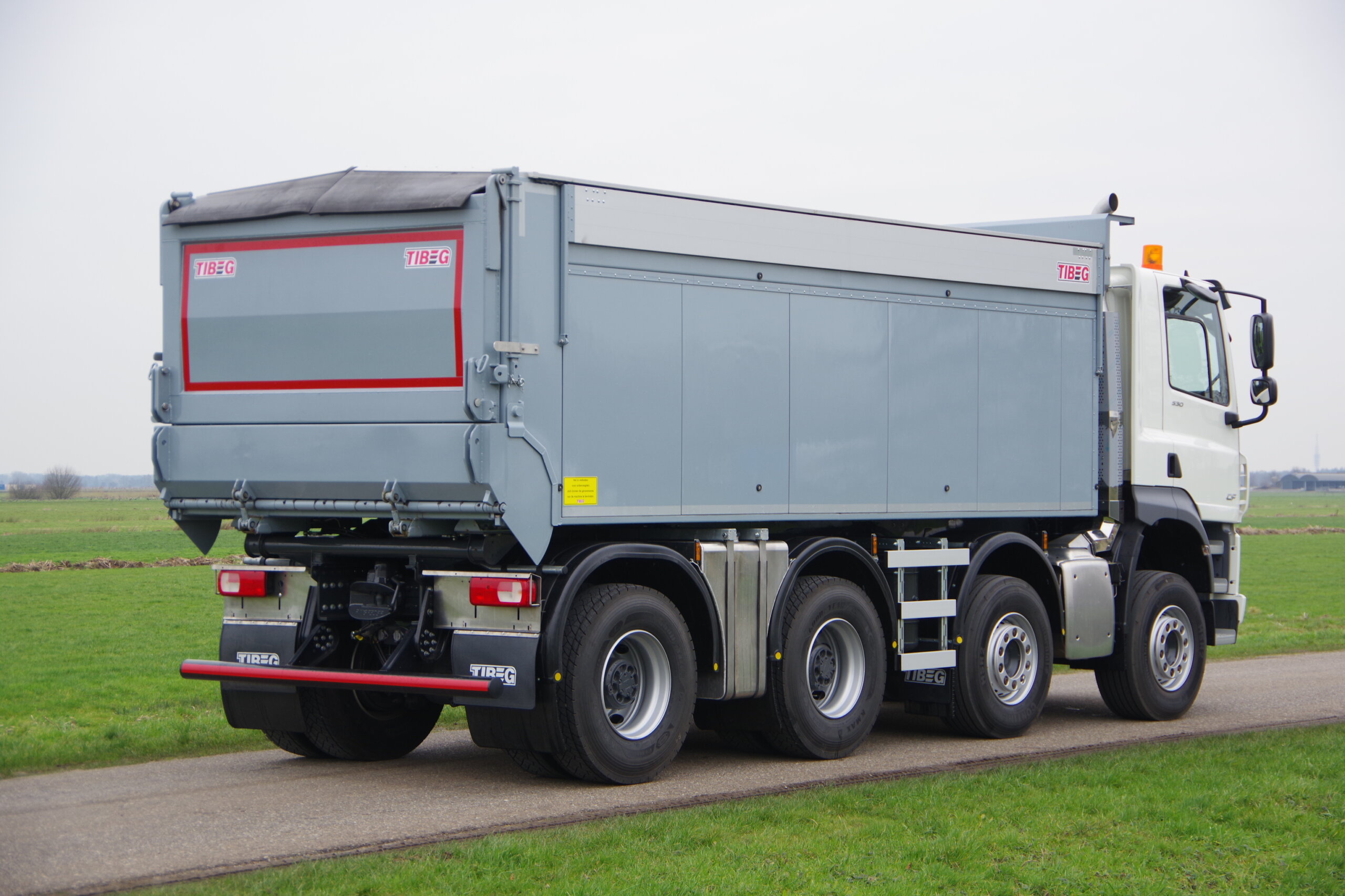 DAF 8x4 Wide Spread met TIBEG ra 1