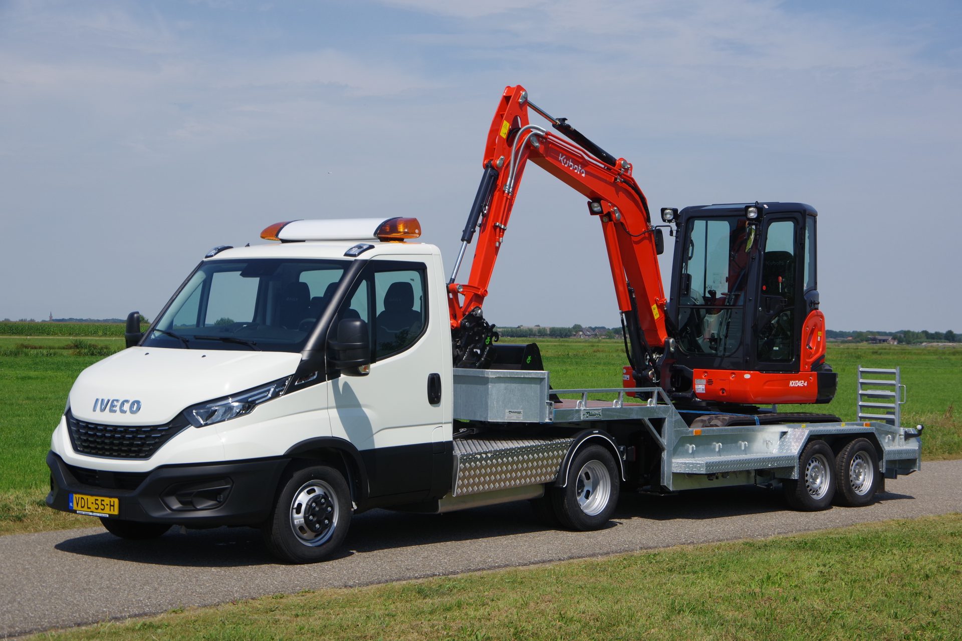 Daily 40 C18 met 3,6m dieplader en Kubota KX 42-3 lv 1