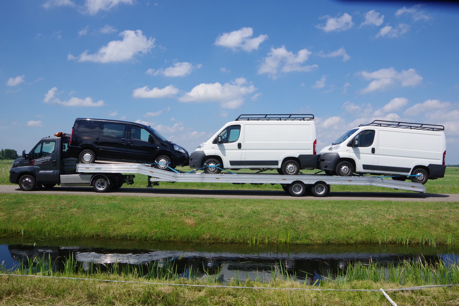 Daily 40C18 A8 met 13,6m auto oplegger Fa Veenhuizen lz