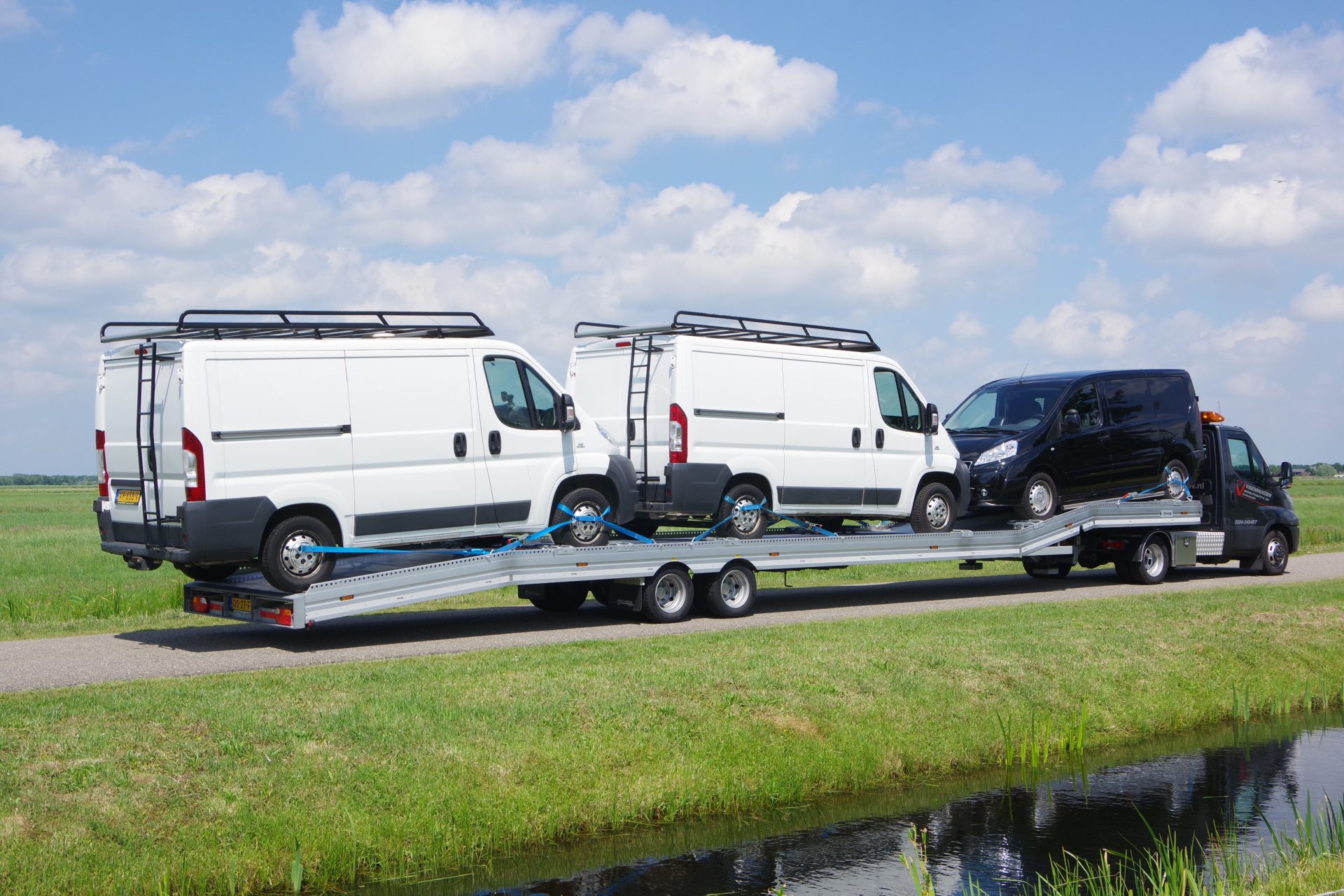 Daily 40C18 A8 met 13,6m auto oplegger Fa Veenhuizen raz 1