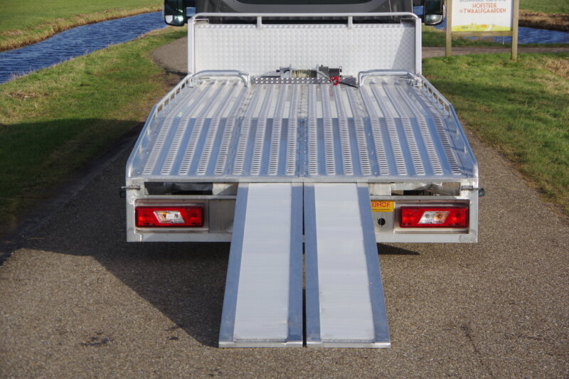 e-TRANSIT oprijwagen rijgoten smal