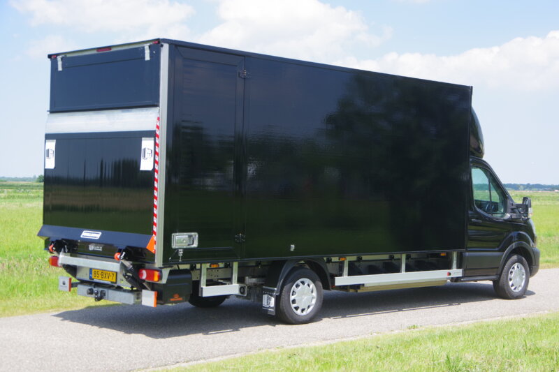 e-Transit zwart 26M3 ra