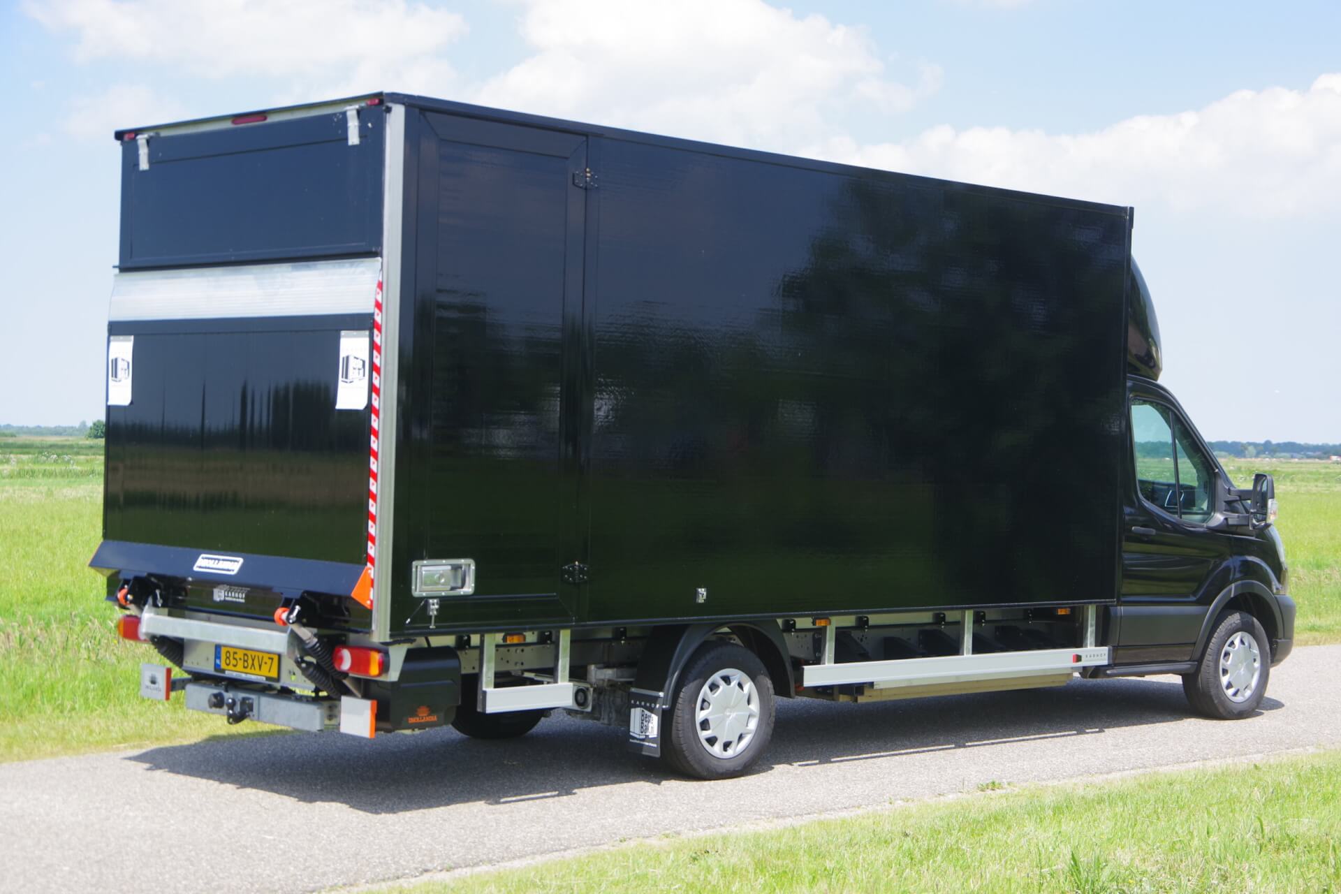 e-Transit zwart 26M3 ra