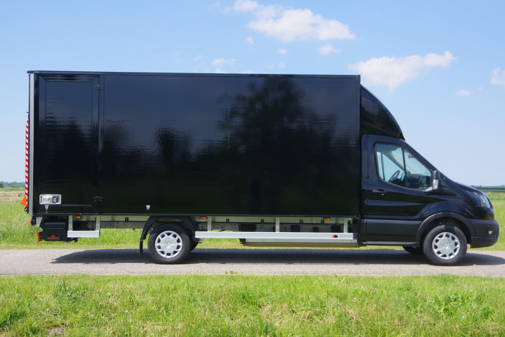 e-Transit zwart 26M3 rz