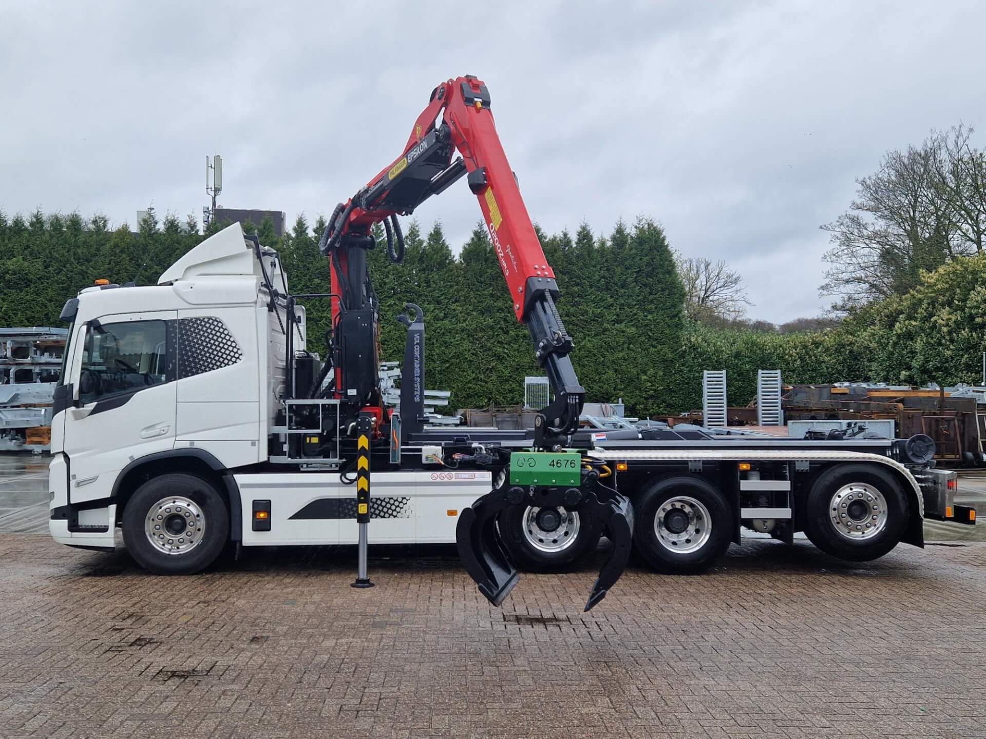 e-VOLVO 8x4 Wide-Spread VDL-haak + Q200Z hoog lz