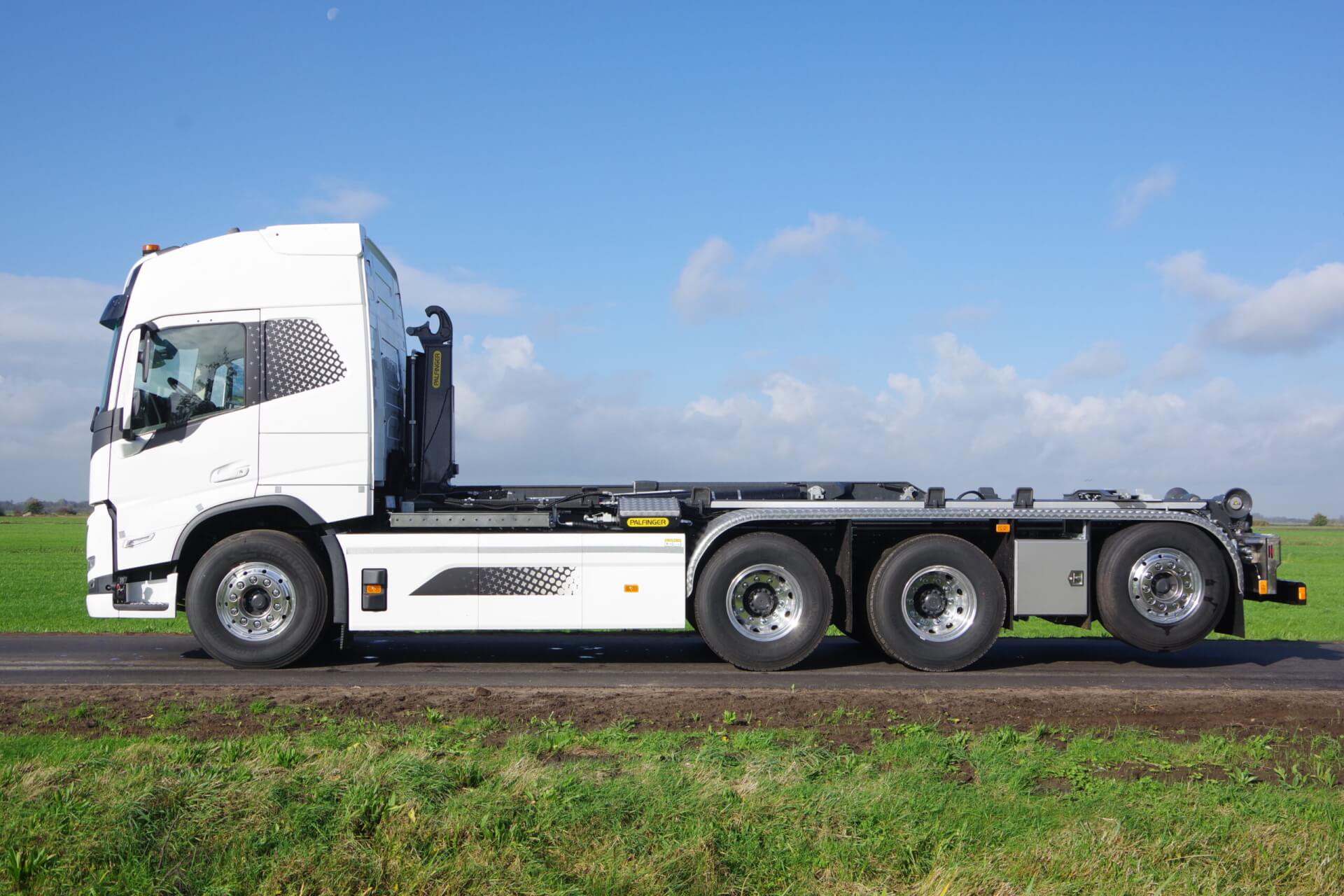 e-VOLVO 8x4 Wide-Spread _Palfinger_HT 30 v Vulpen lz 2