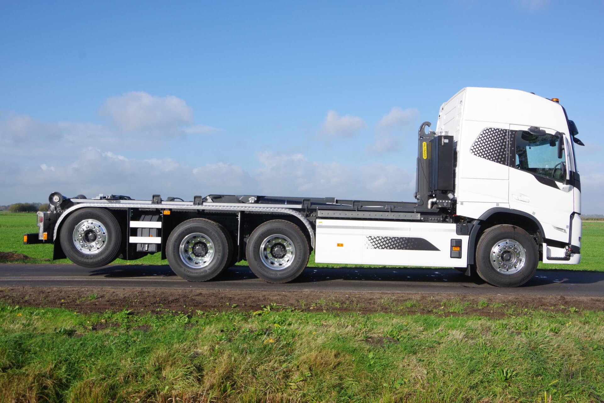 e-VOLVO 8x4 Wide-Spread _Palfinger_HT 30 v Vulpen rz