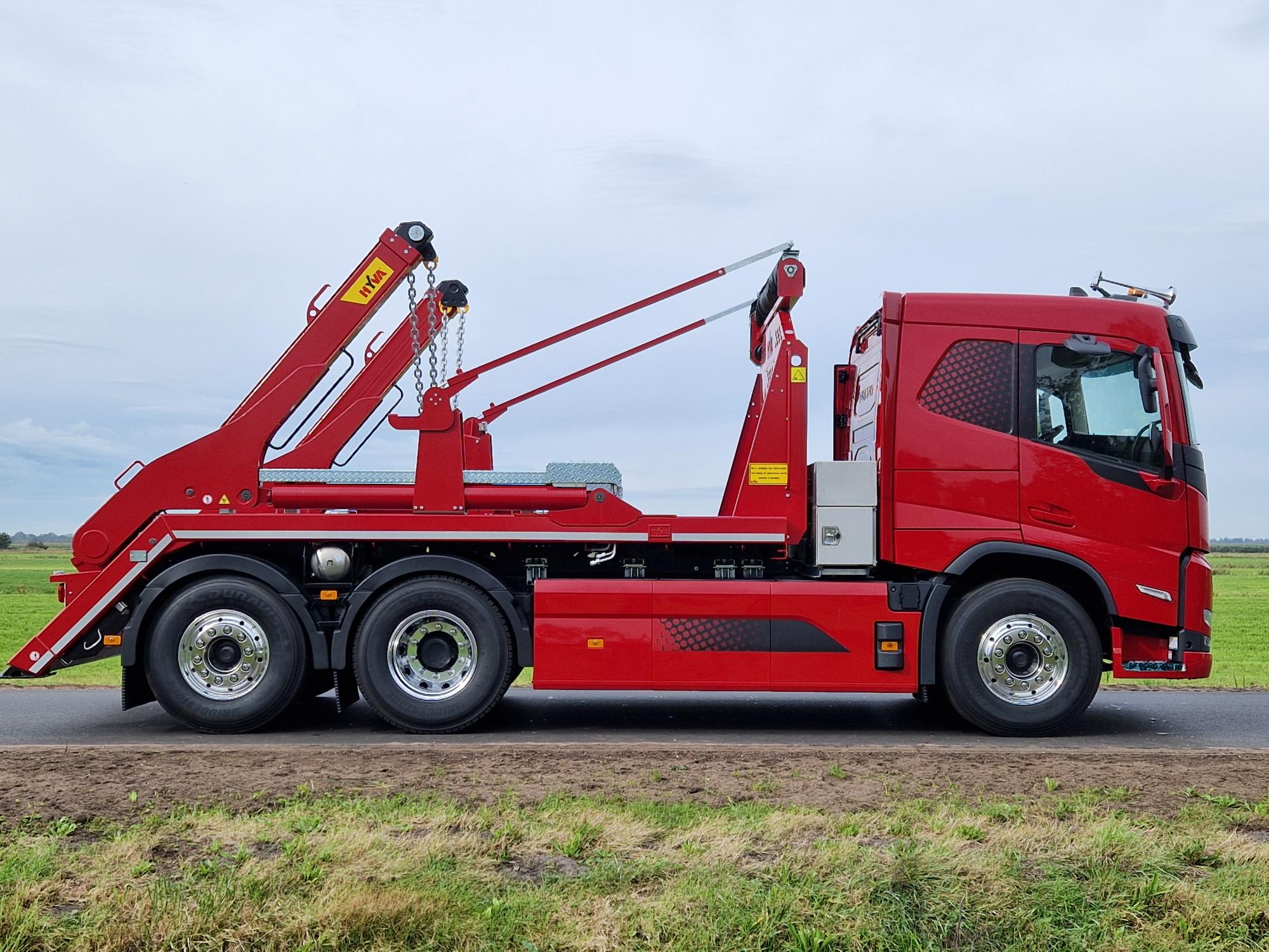 e-Volvo 6x2 met HYVA Portaal Smit rz
