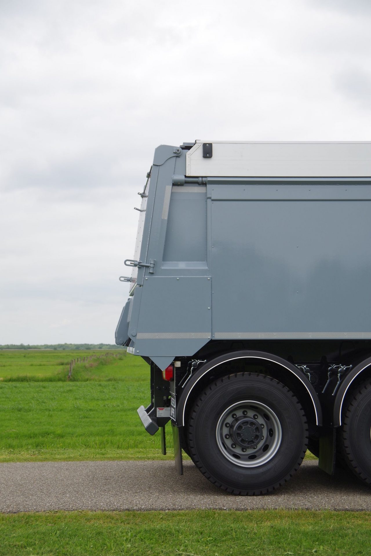 FAD 530 10x4 Ruizeveld korte asfaltsnip