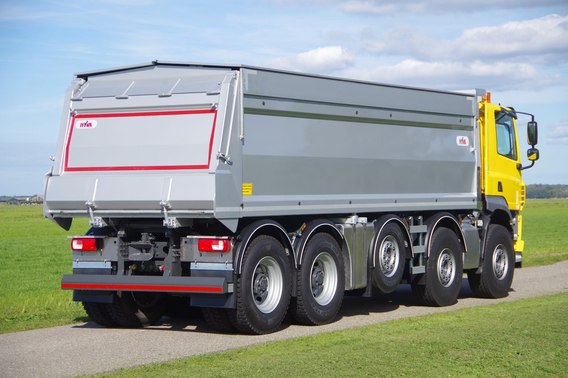 FAD 530 met Hyva 7,3m ra 6