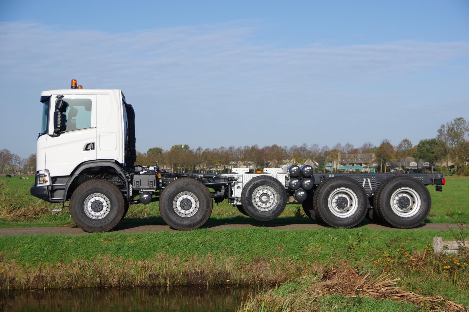 G 500 10x8 325 95 R 24'' Banden lz