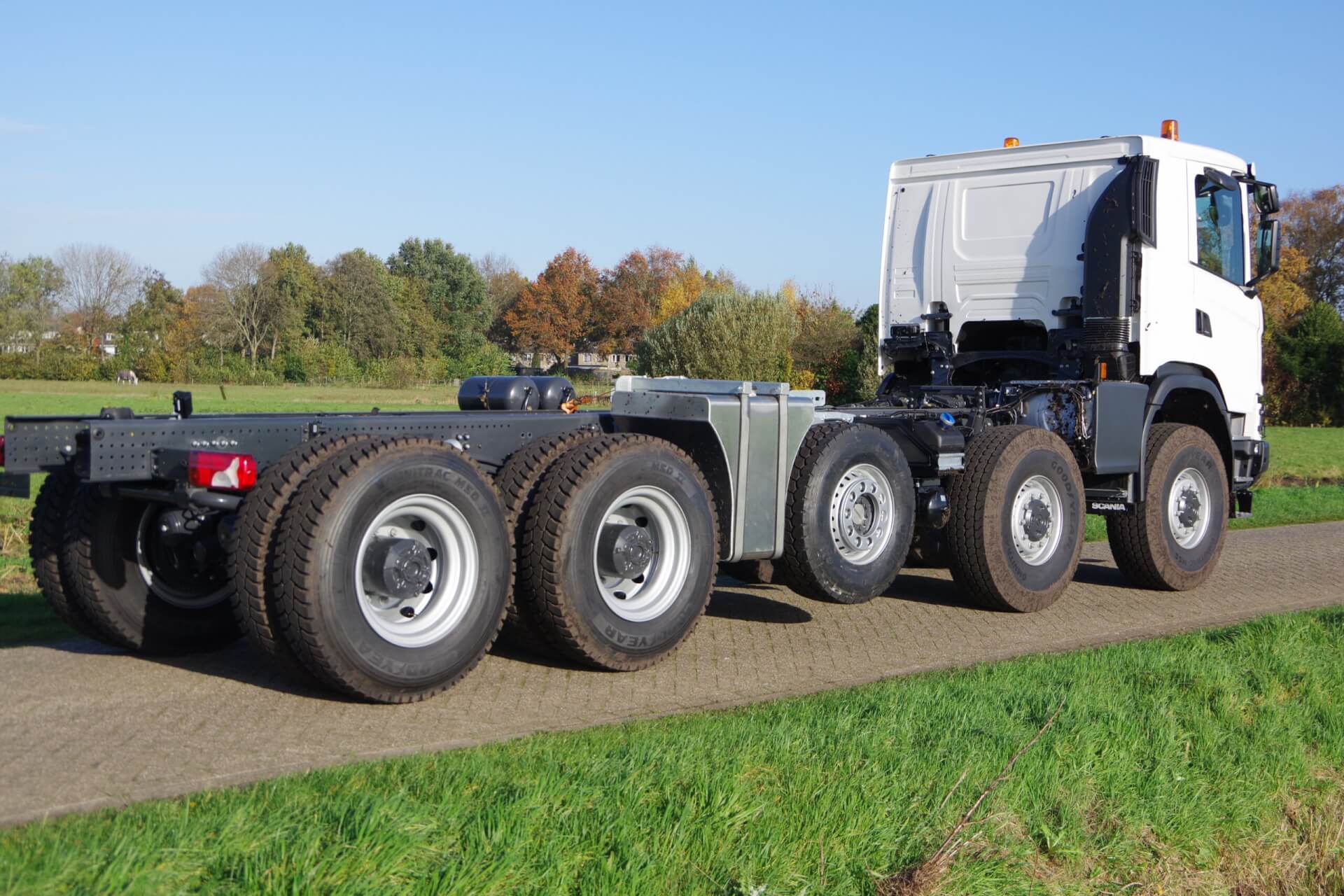 G 500 10x8 325 95 R 24'' Banden ra