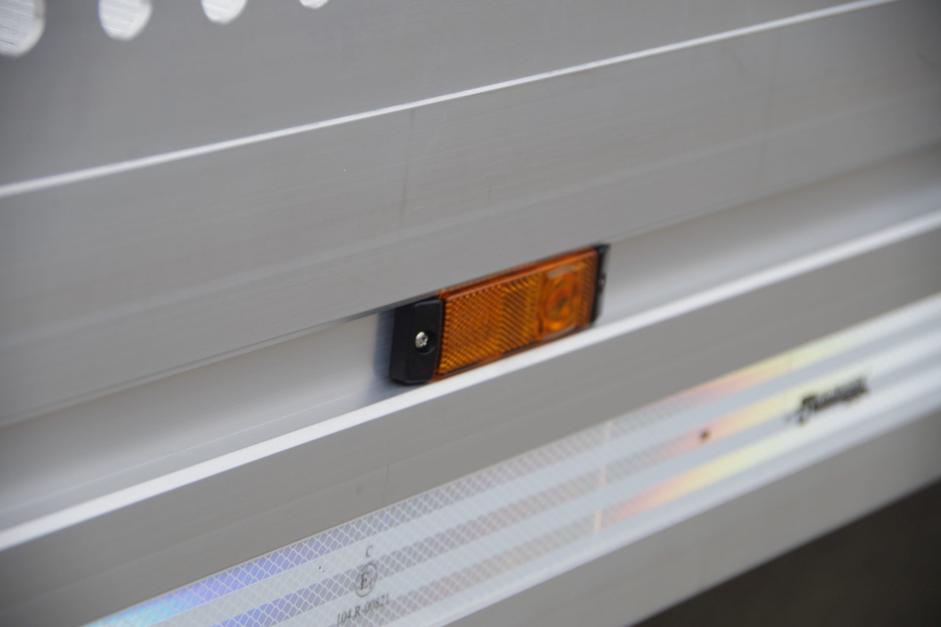 Ingebouwde zijreflectoren