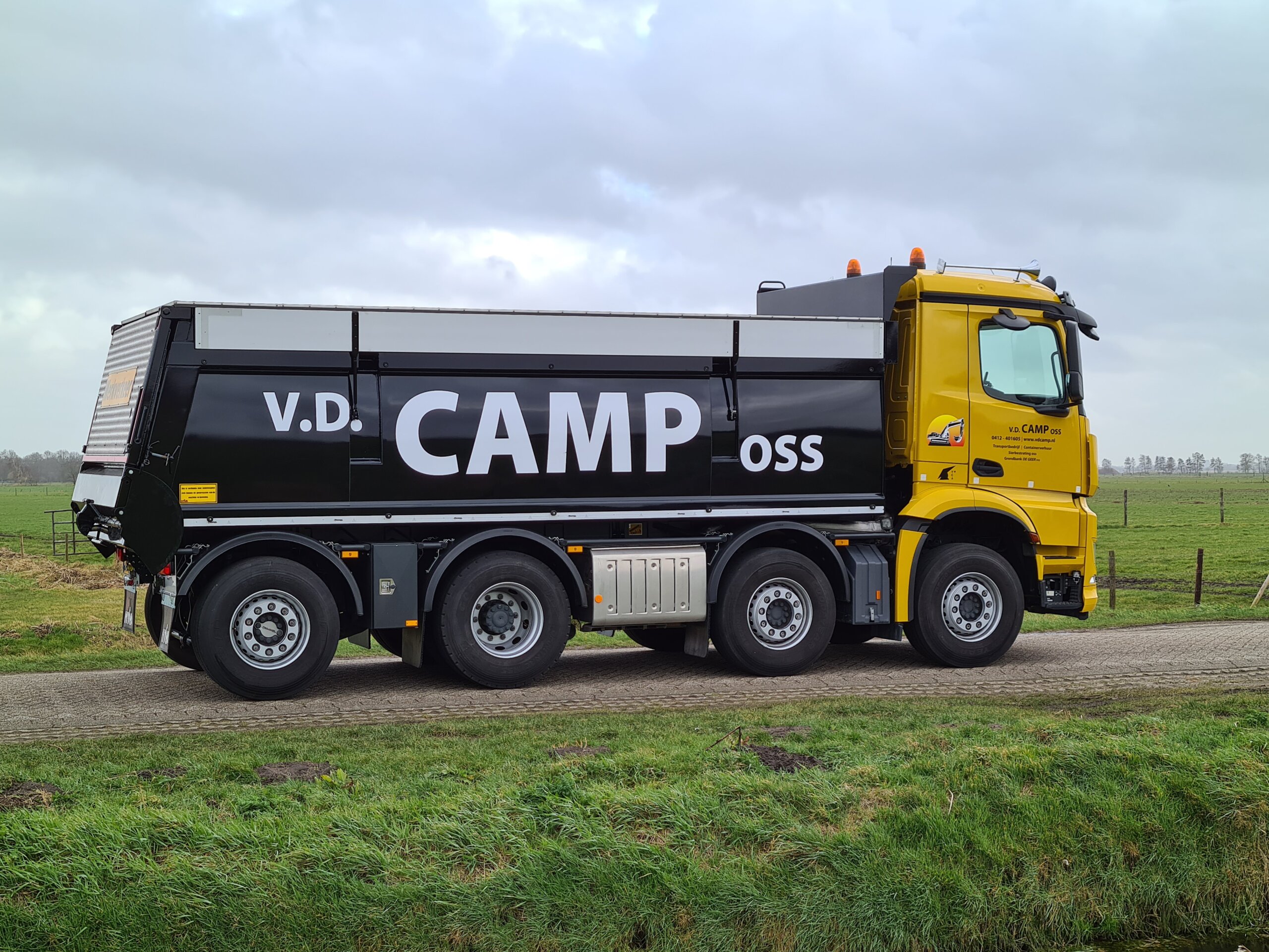Mercedes AROCS Kipper Wide Spead vdCamp-Oss ra
