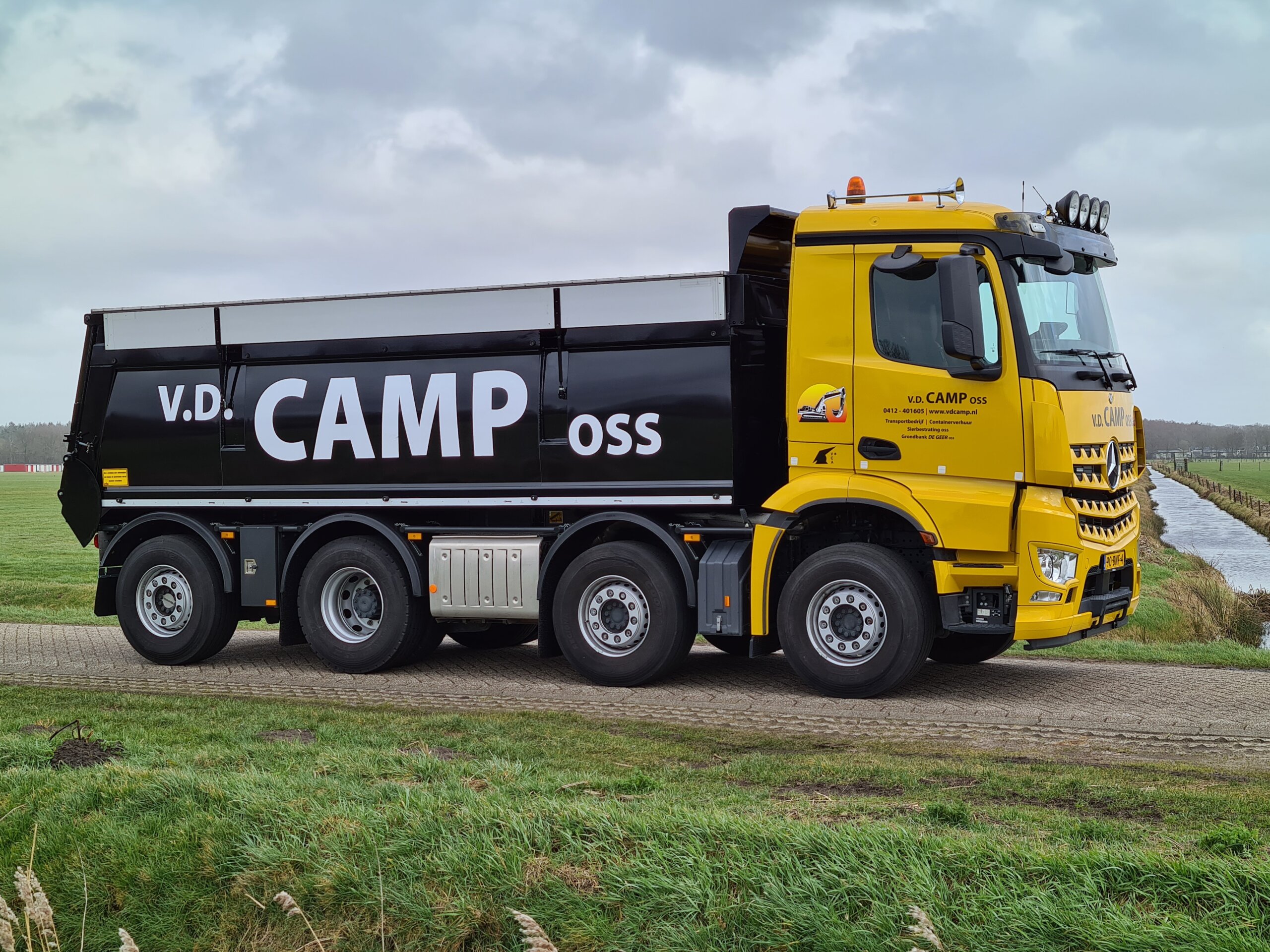 Mercedes AROCS Kipper Wide Spead vdCamp-Oss rv