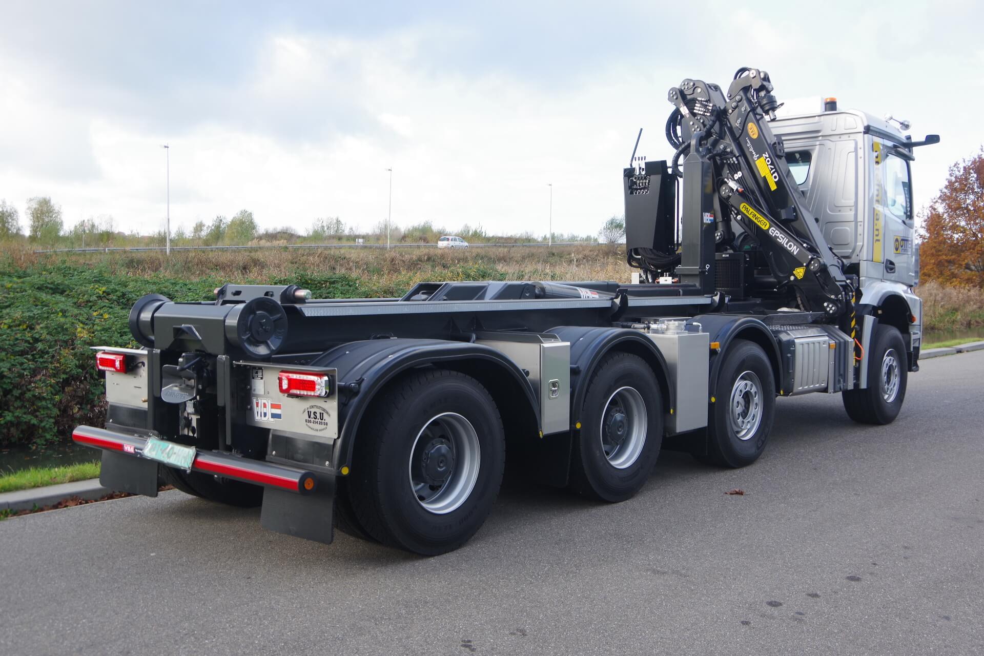 MERCEDES_WIDE-SPREAD_8x4_Otte ra