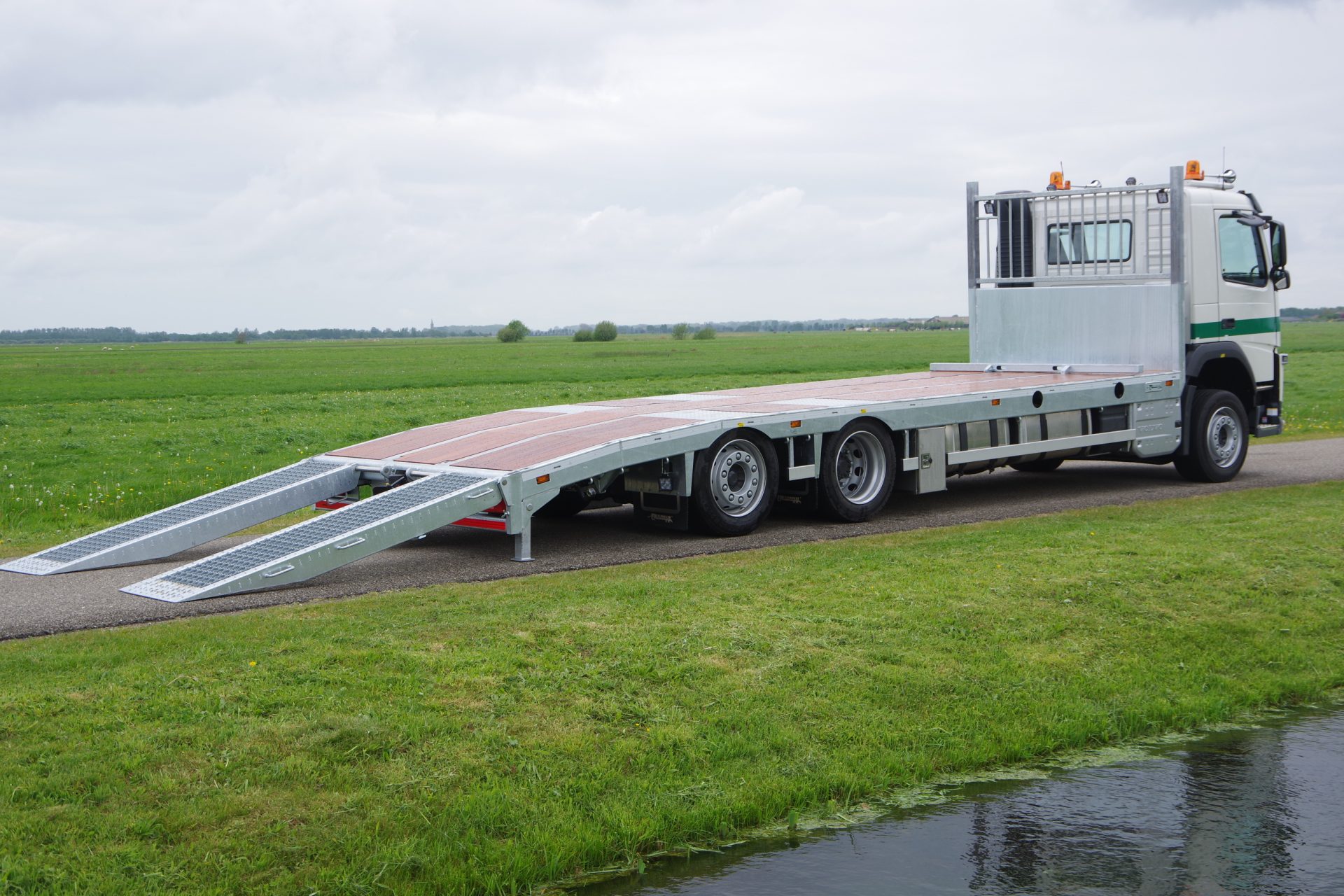 OprijFM ra 2 goten open